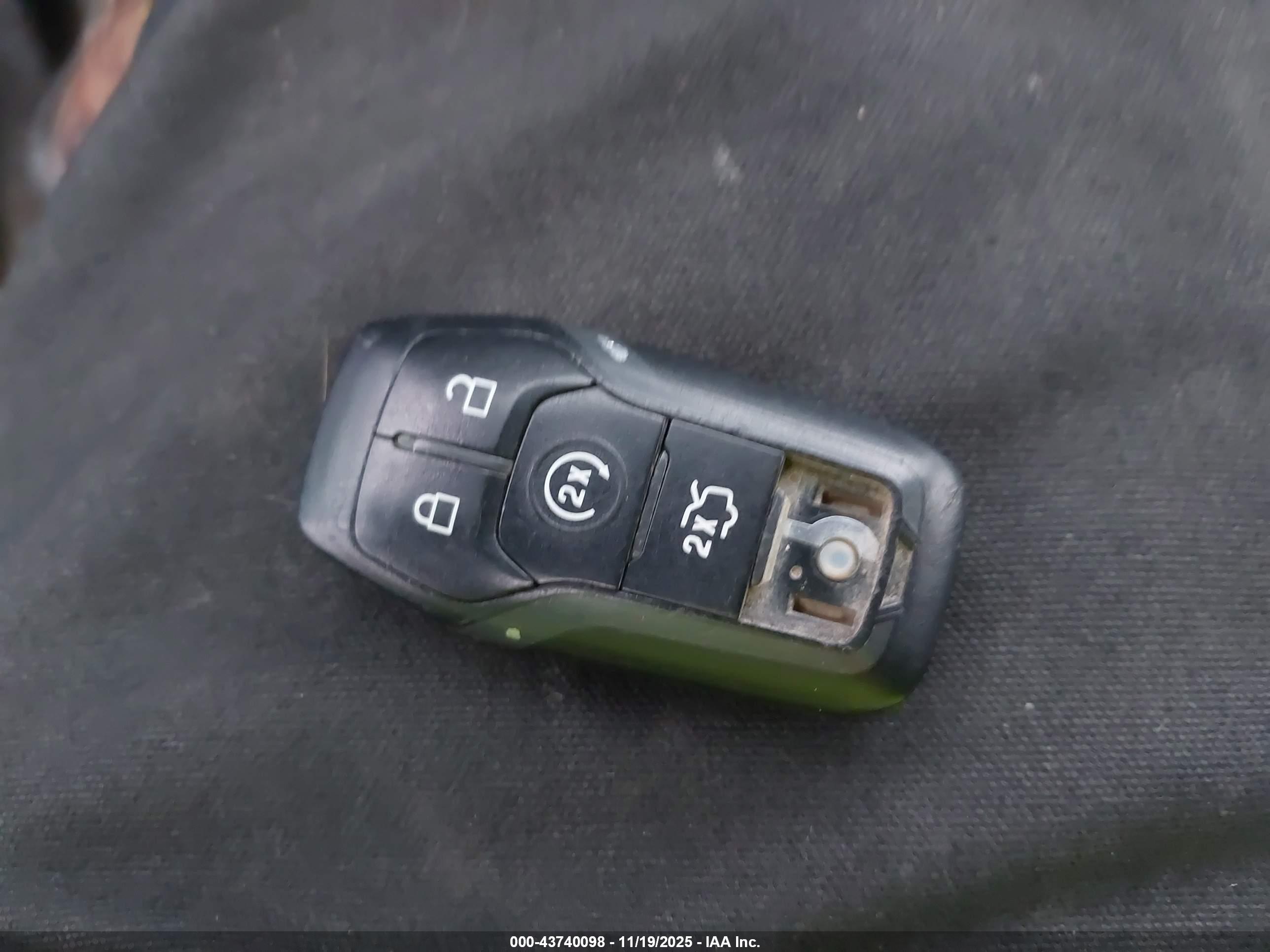 FORD FUSION image 11