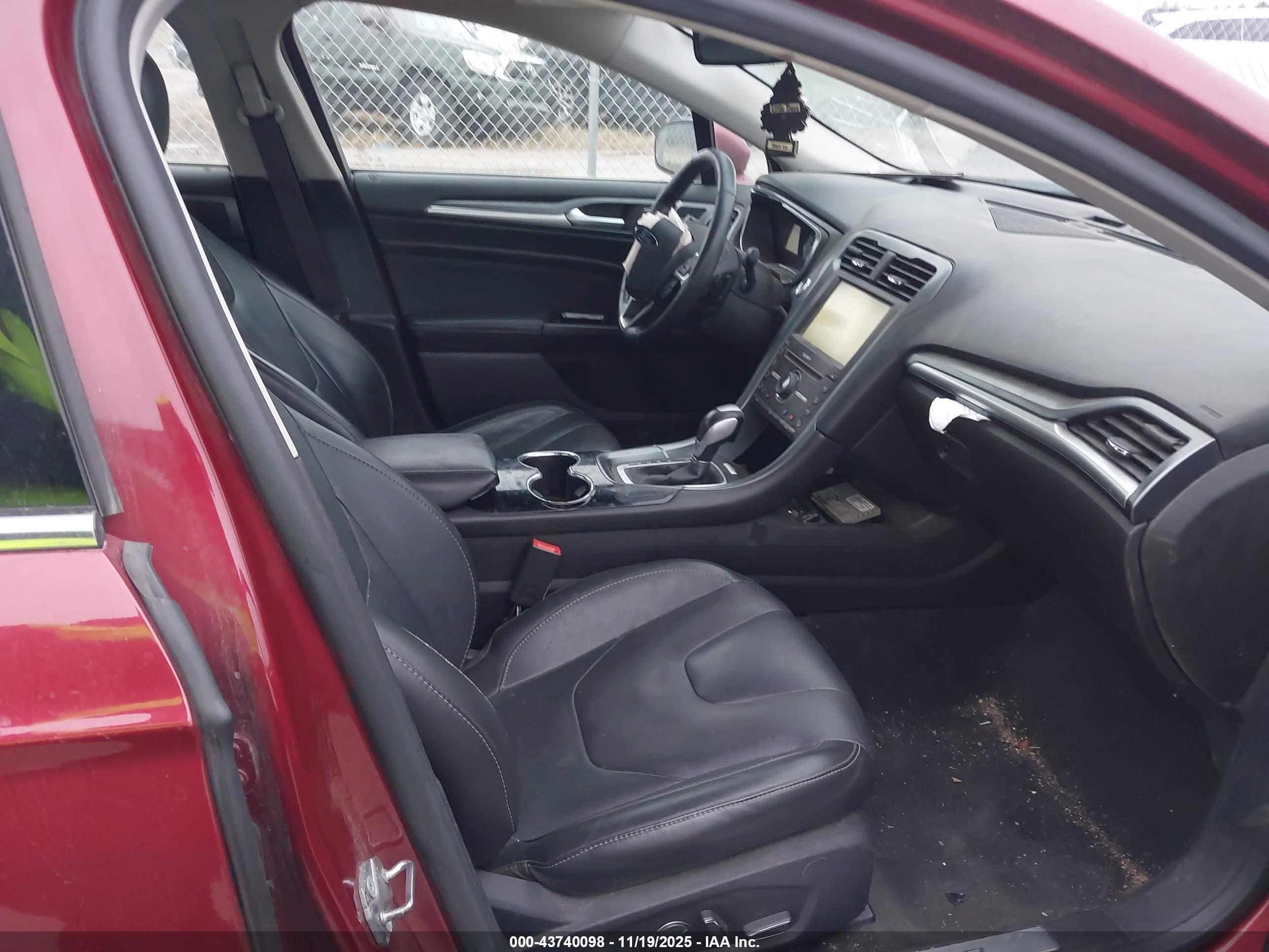 FORD FUSION image 5