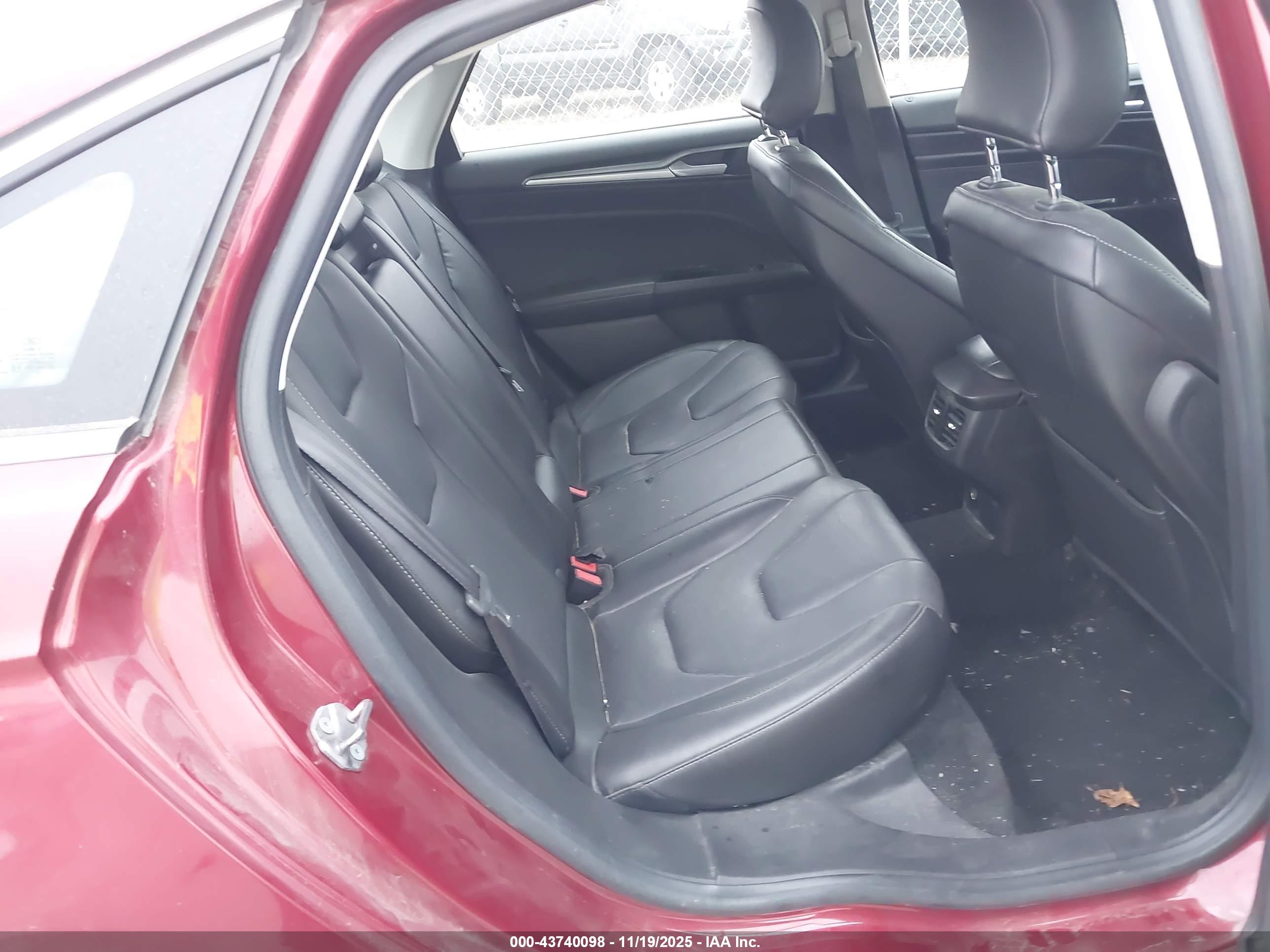 FORD FUSION image 8