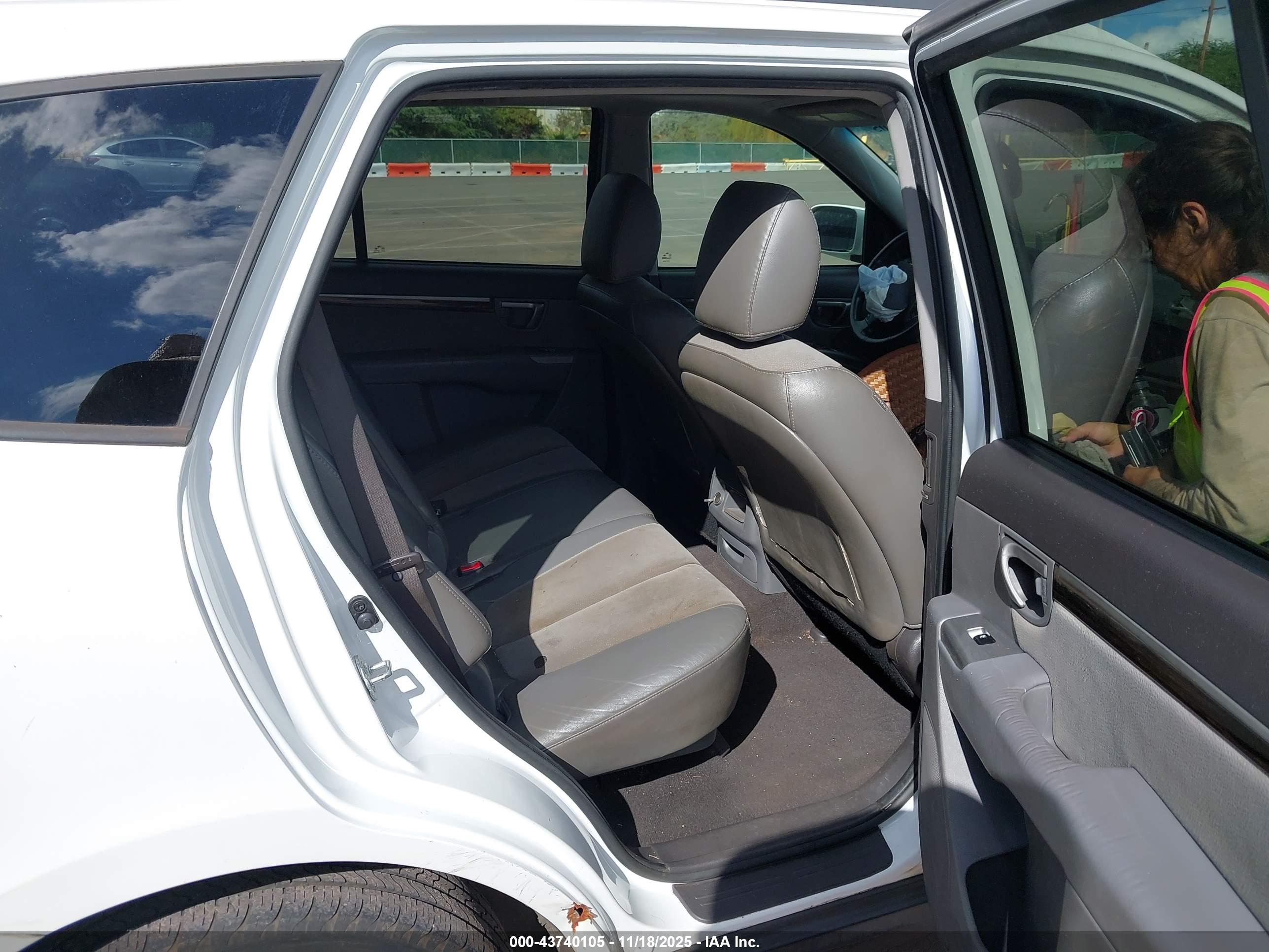 HYUNDAI SANTA image 8