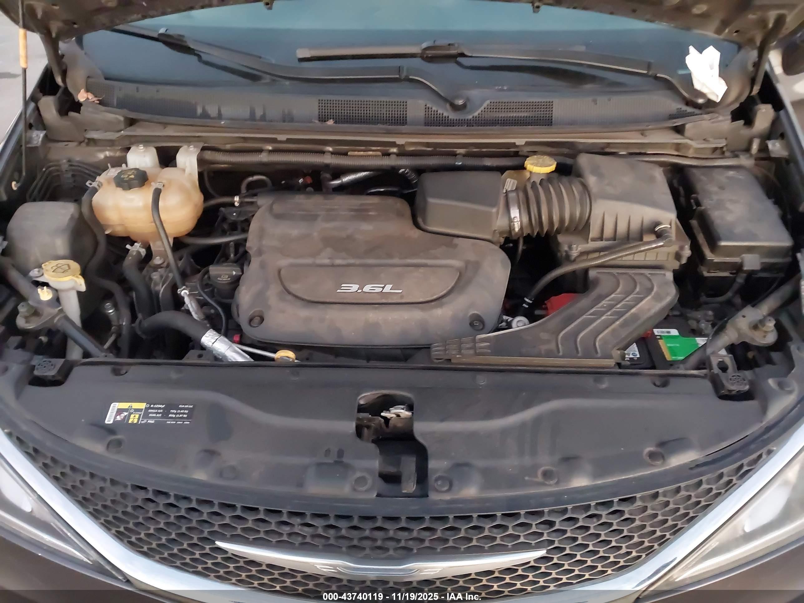 CHRYSLER PACIFICA image 10