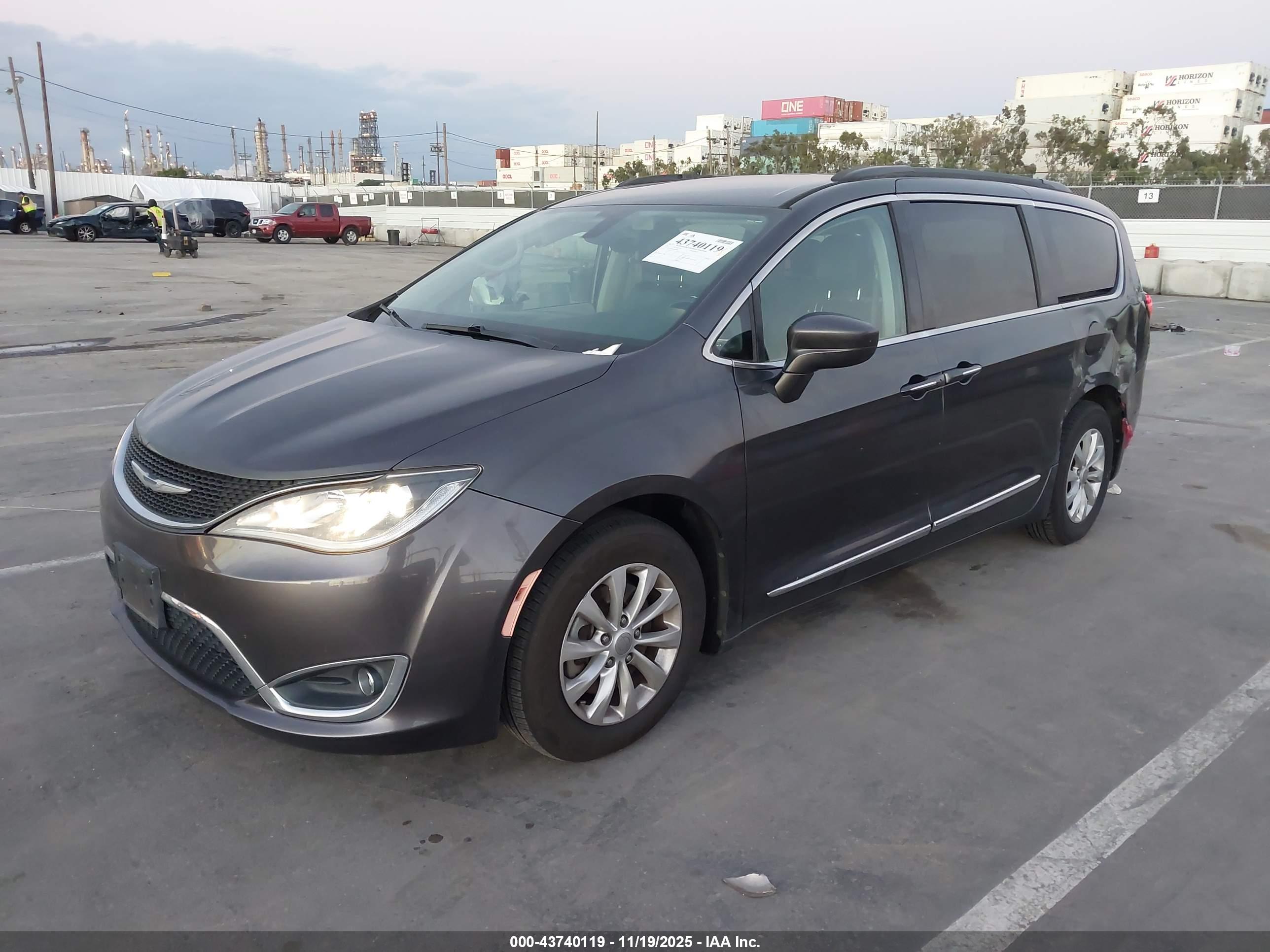 CHRYSLER PACIFICA image 2