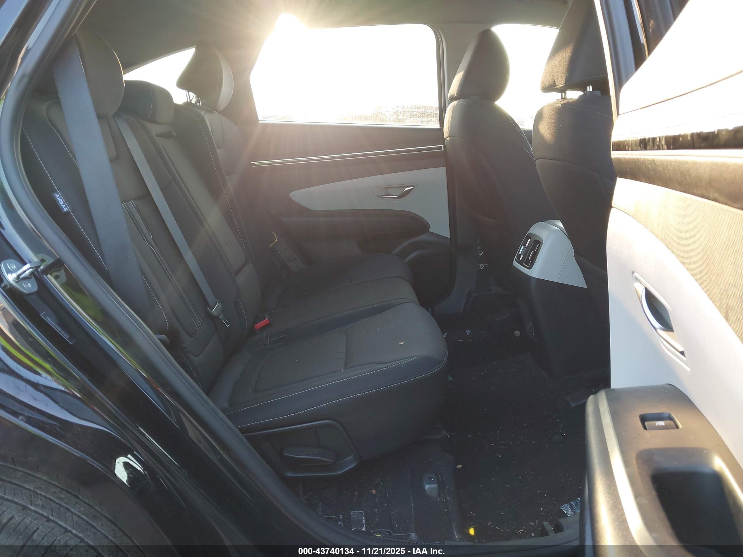 HYUNDAI TUCSON image 8