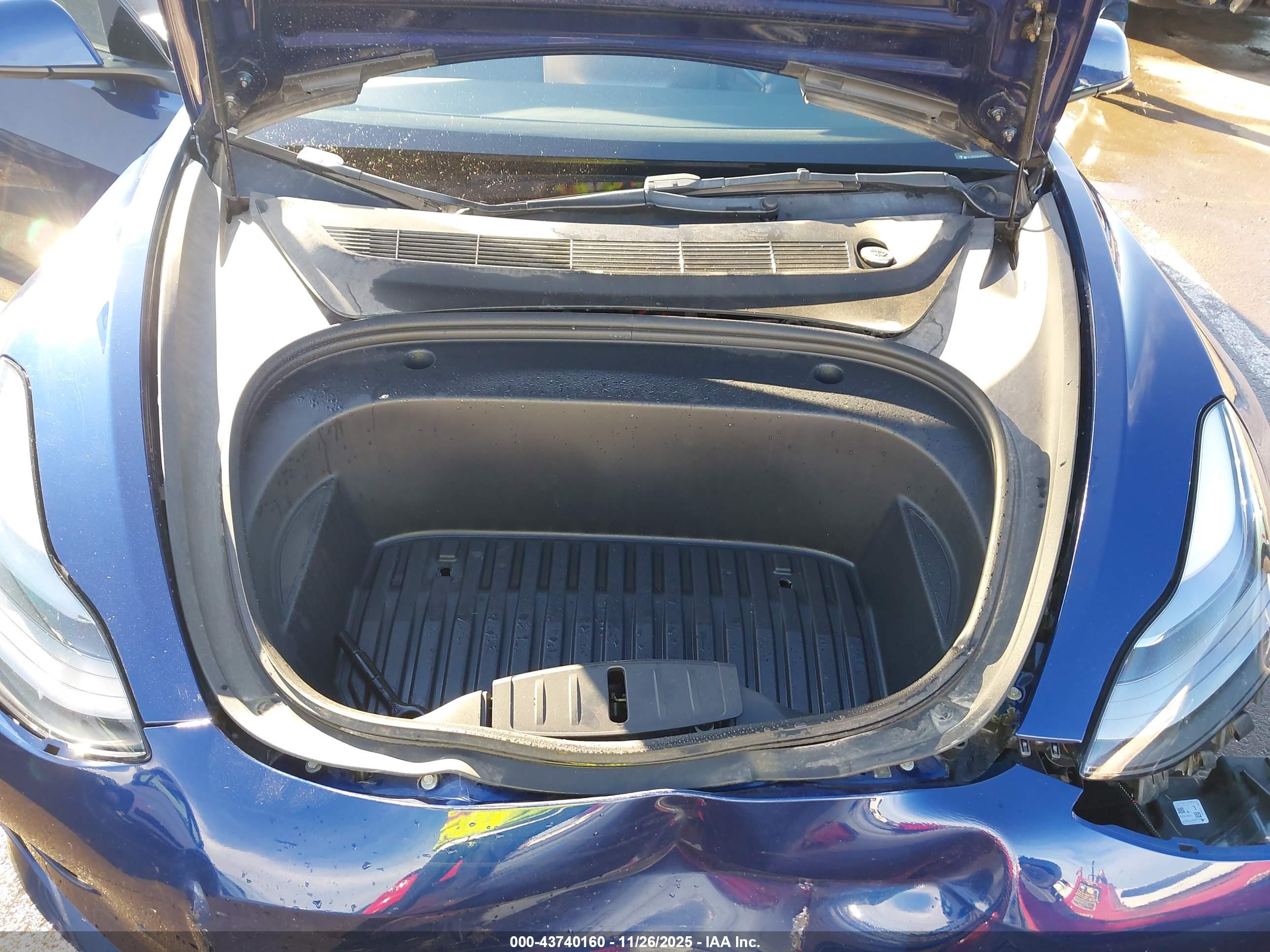 TESLA MODEL image 10