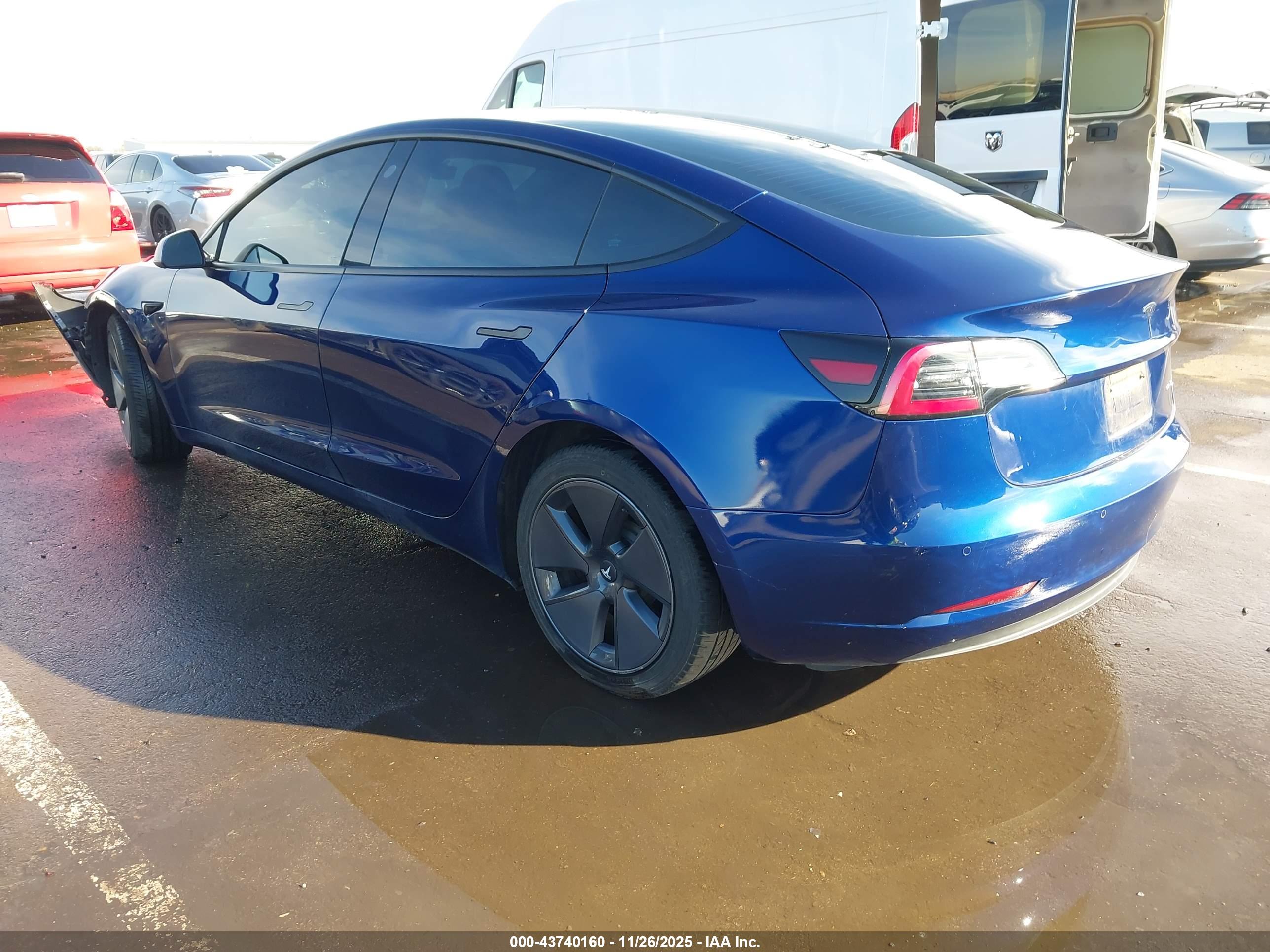 TESLA MODEL image 3