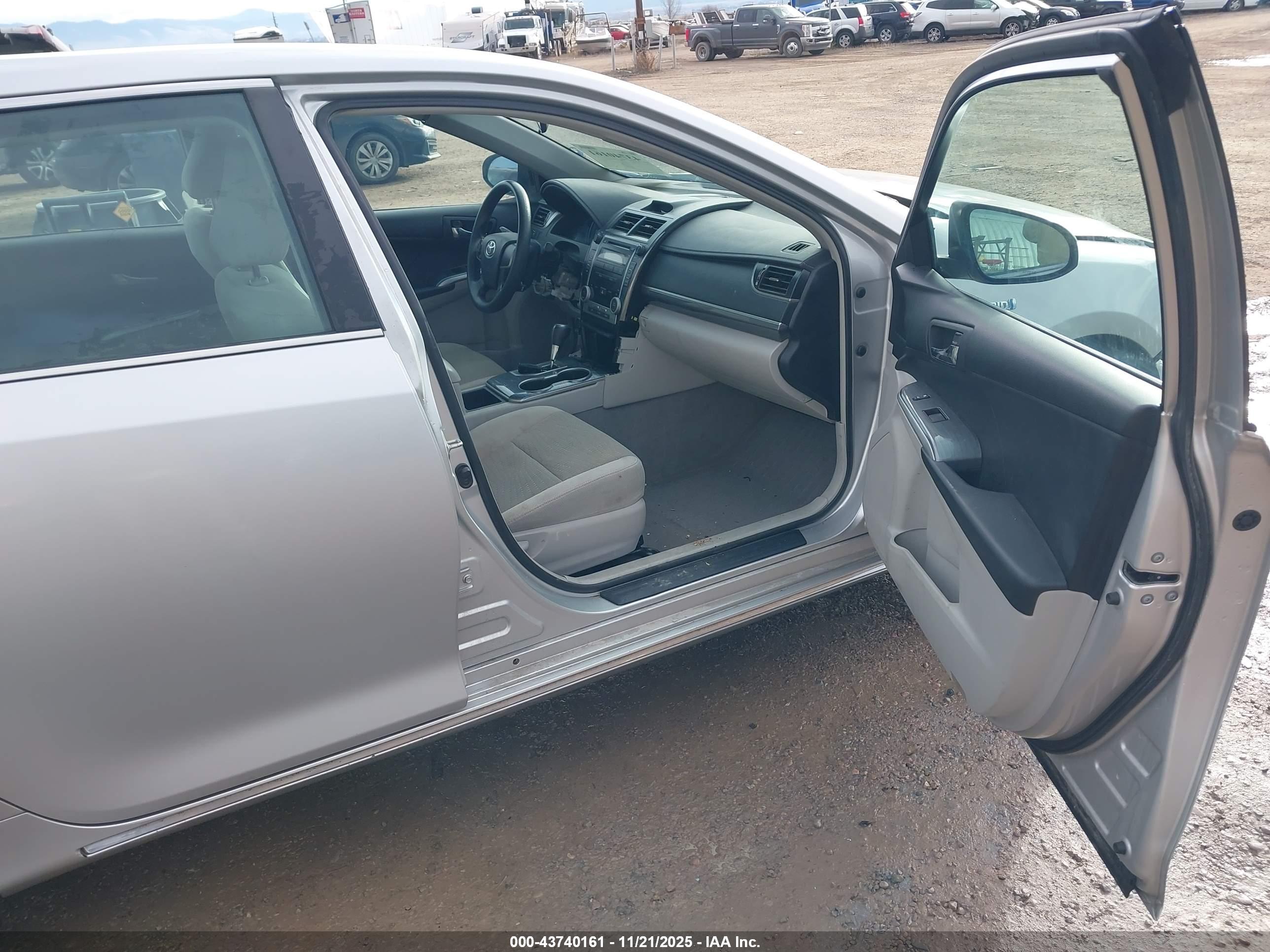 TOYOTA CAMRY image 5
