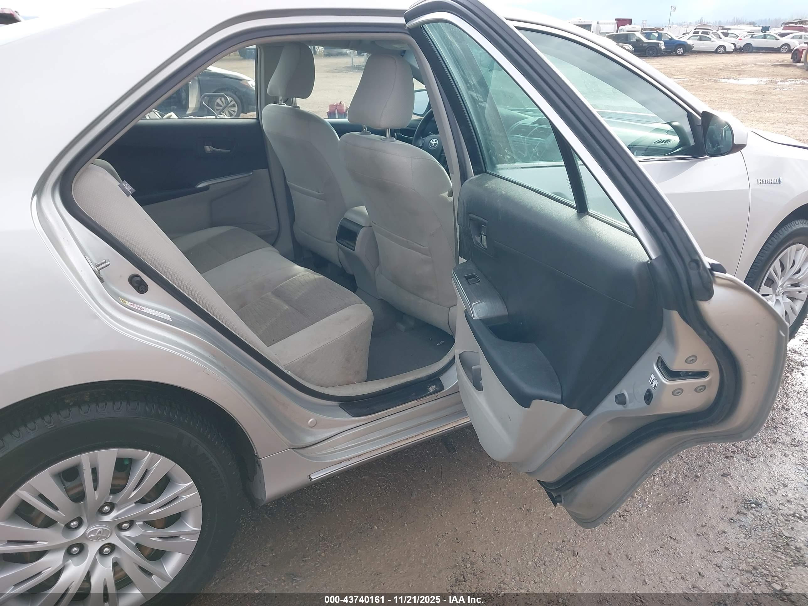 TOYOTA CAMRY image 8