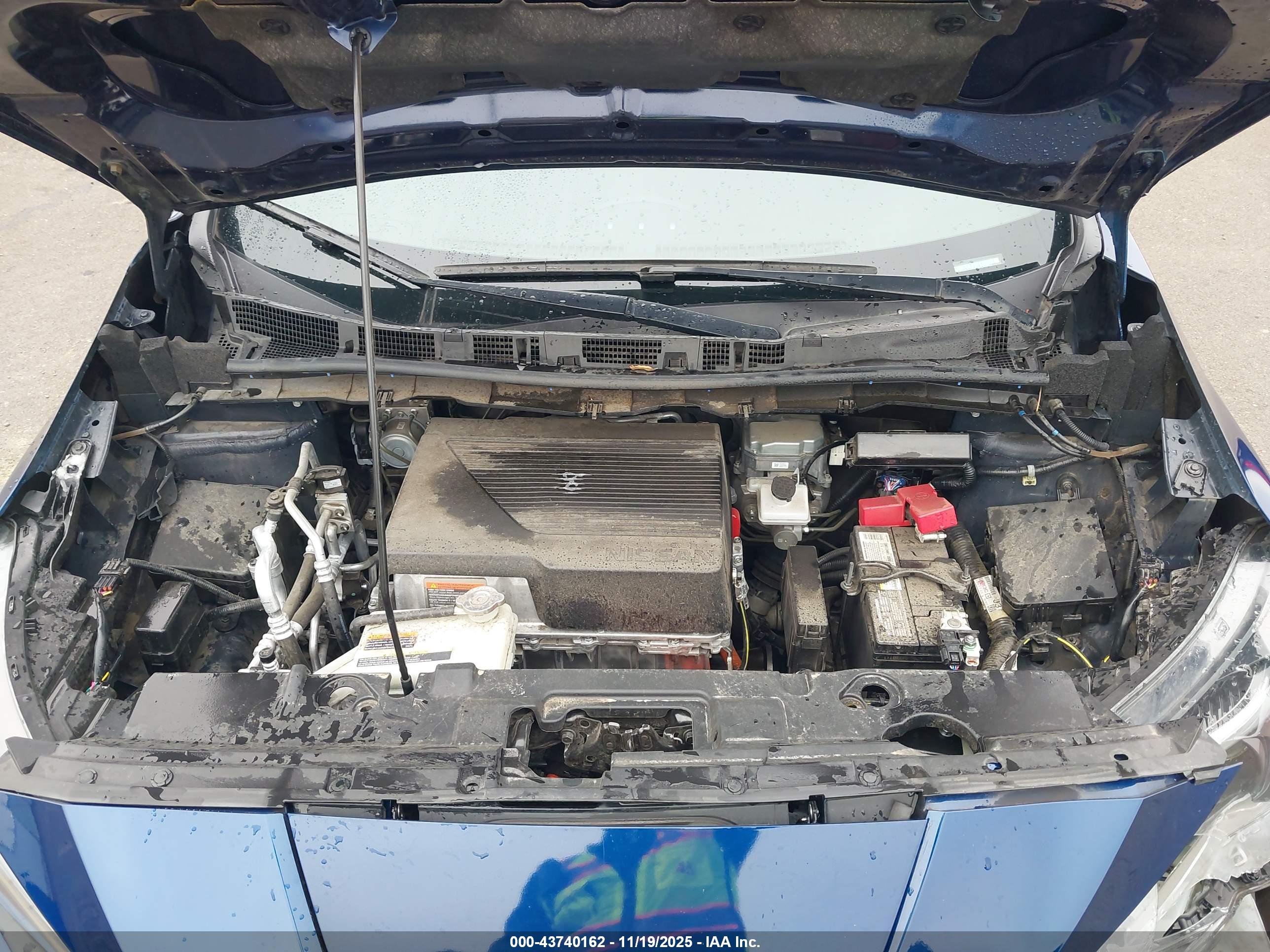 NISSAN LEAF image 10