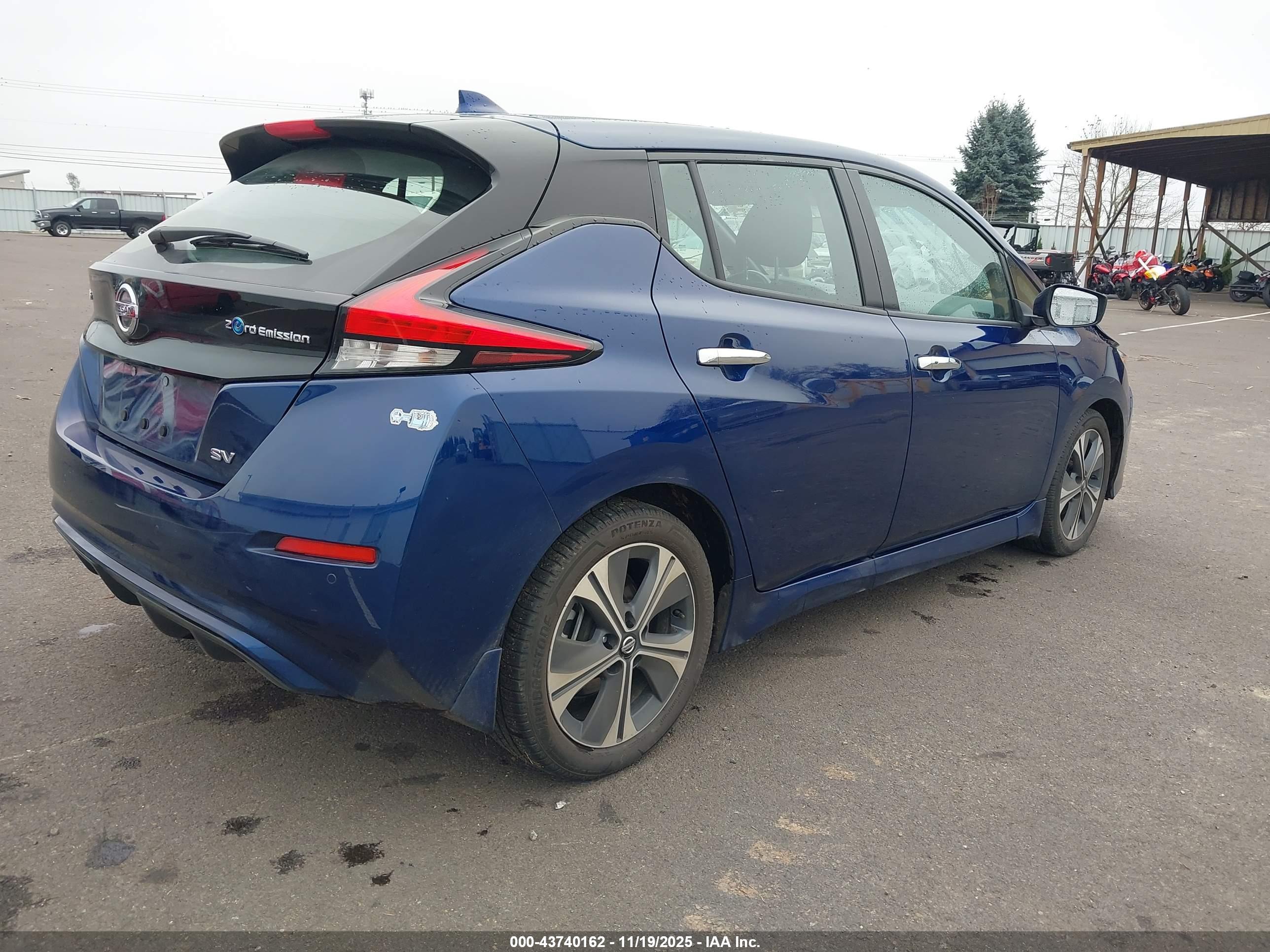 NISSAN LEAF image 4