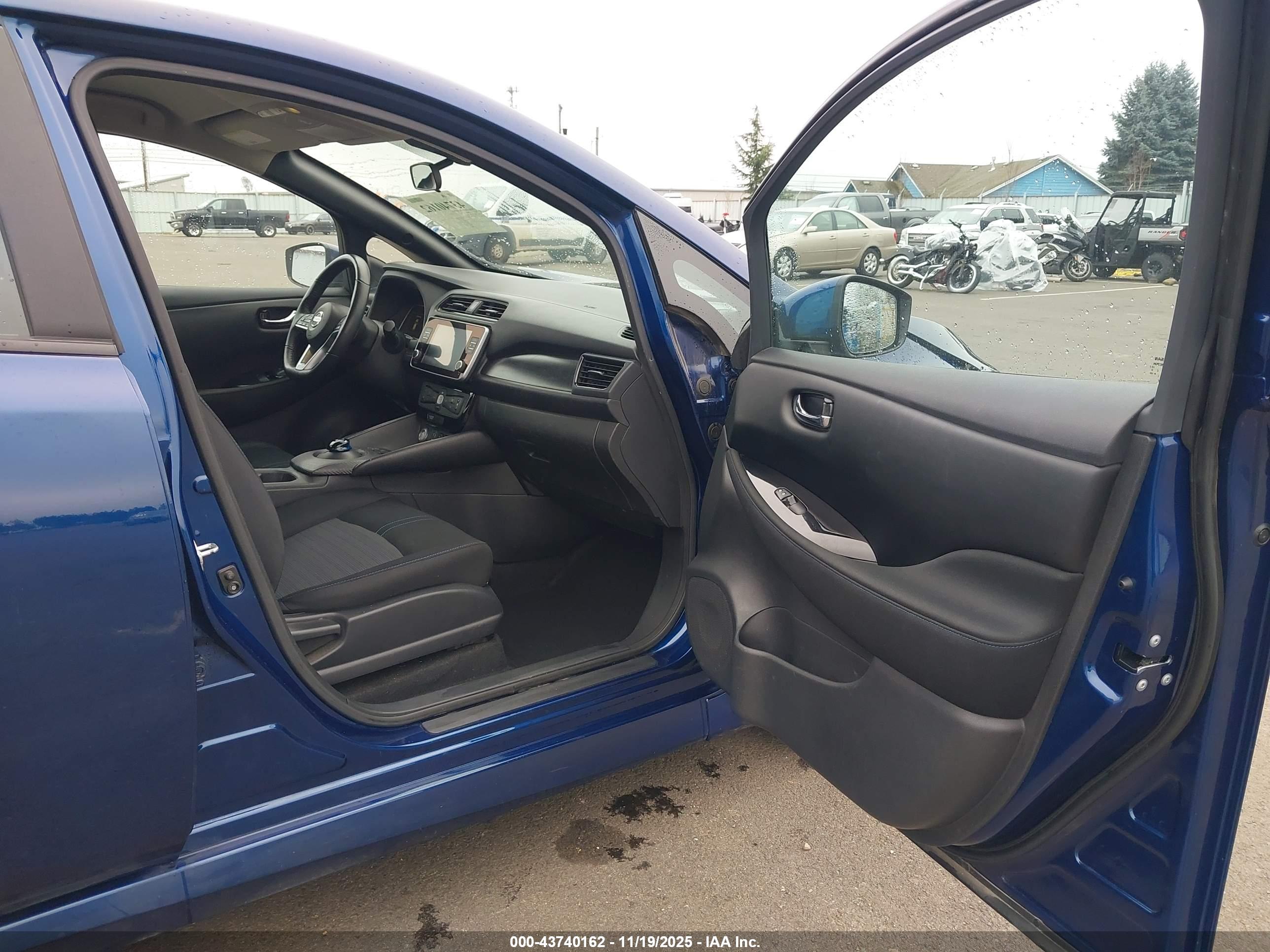 NISSAN LEAF image 5