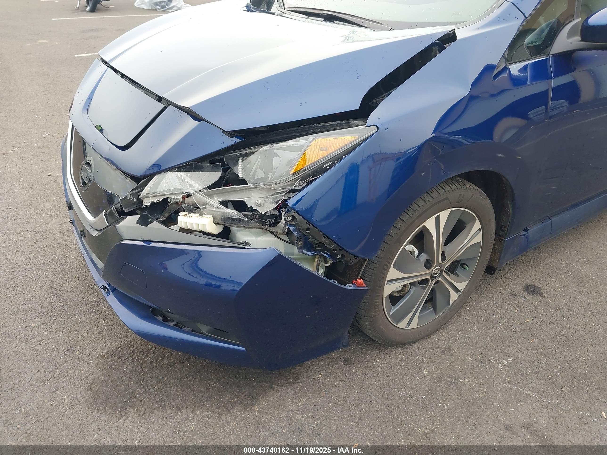 NISSAN LEAF image 6