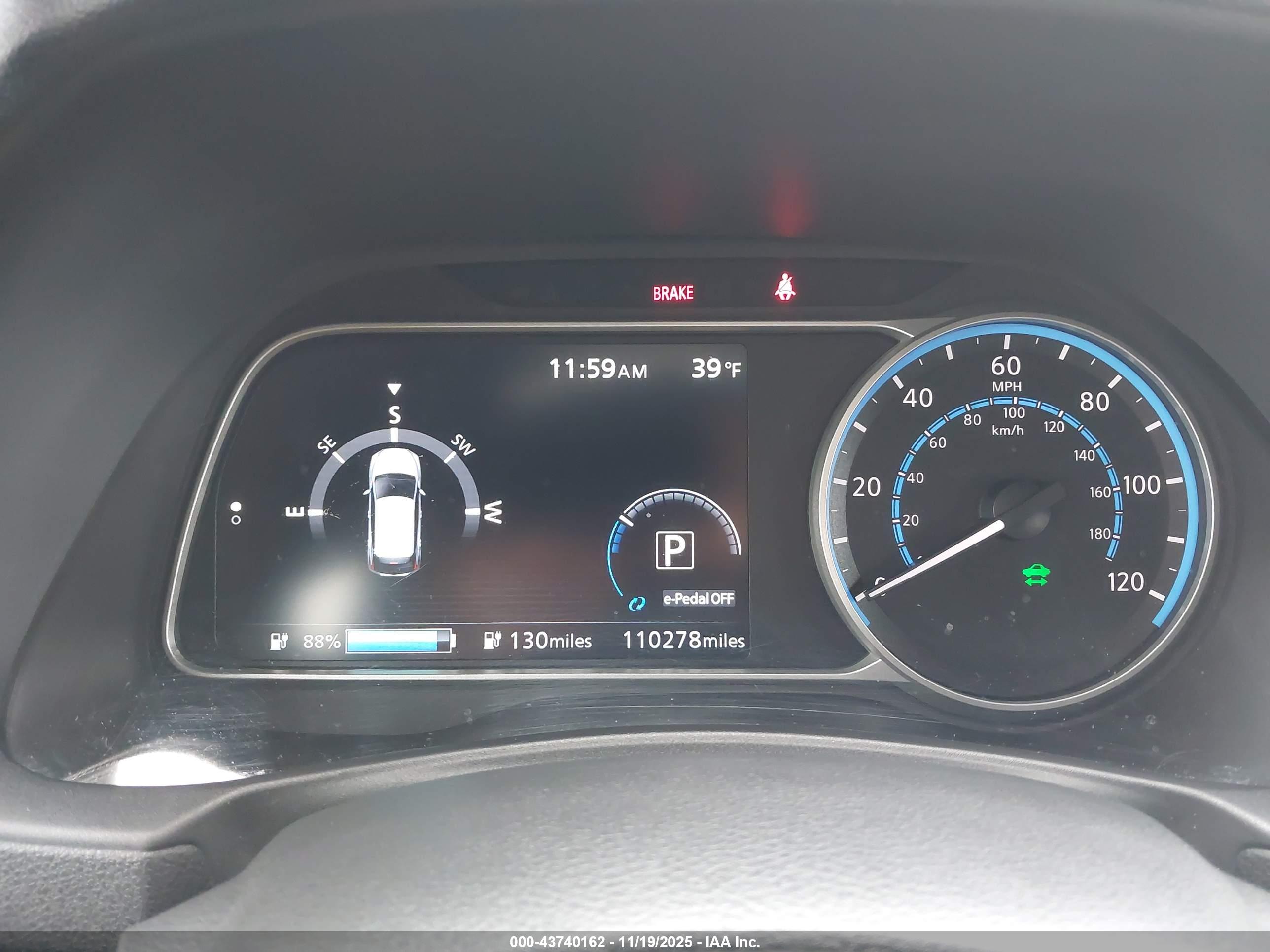 NISSAN LEAF image 7