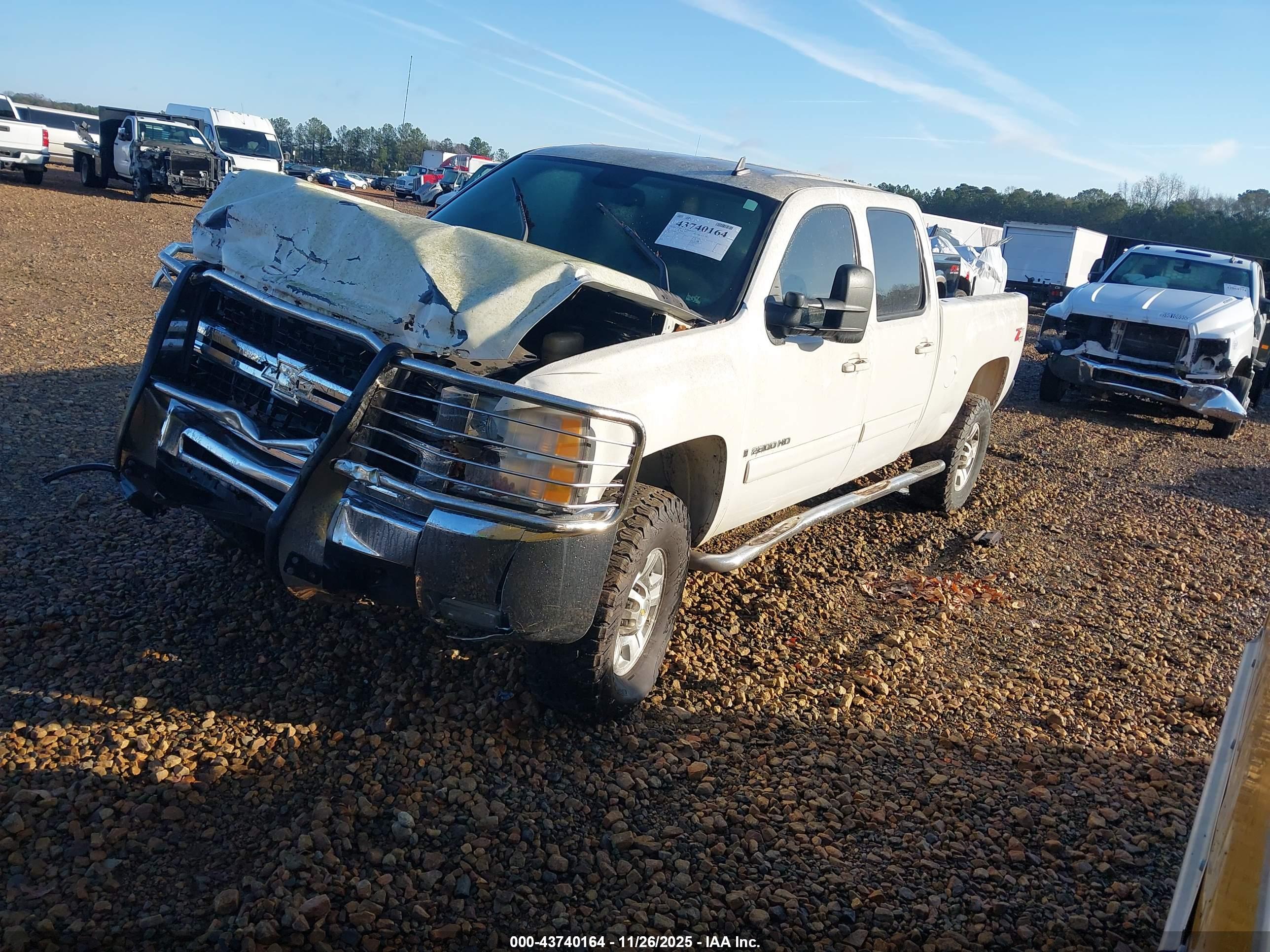 CHEVROLET SILVERADO image 2