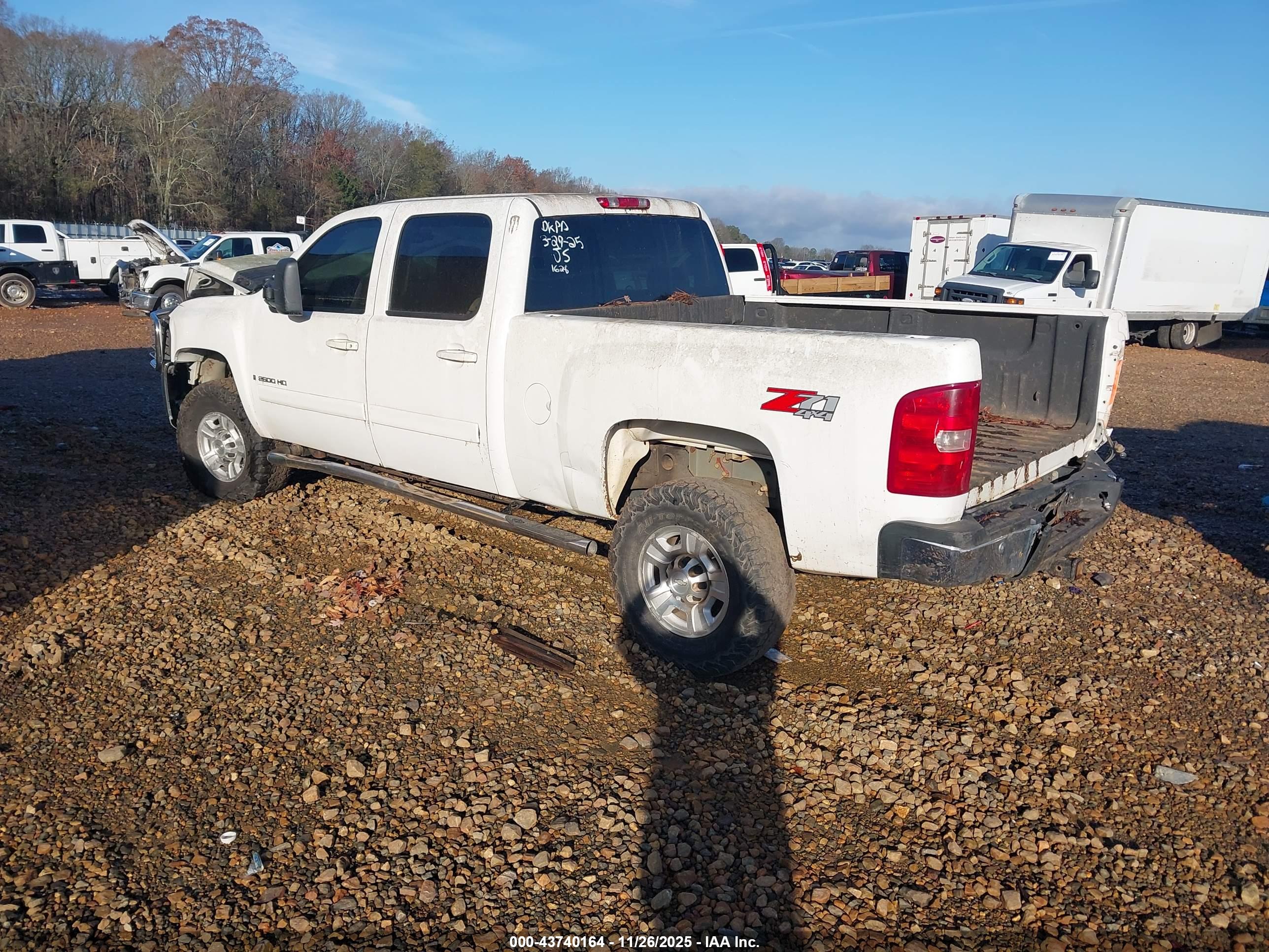 CHEVROLET SILVERADO image 3