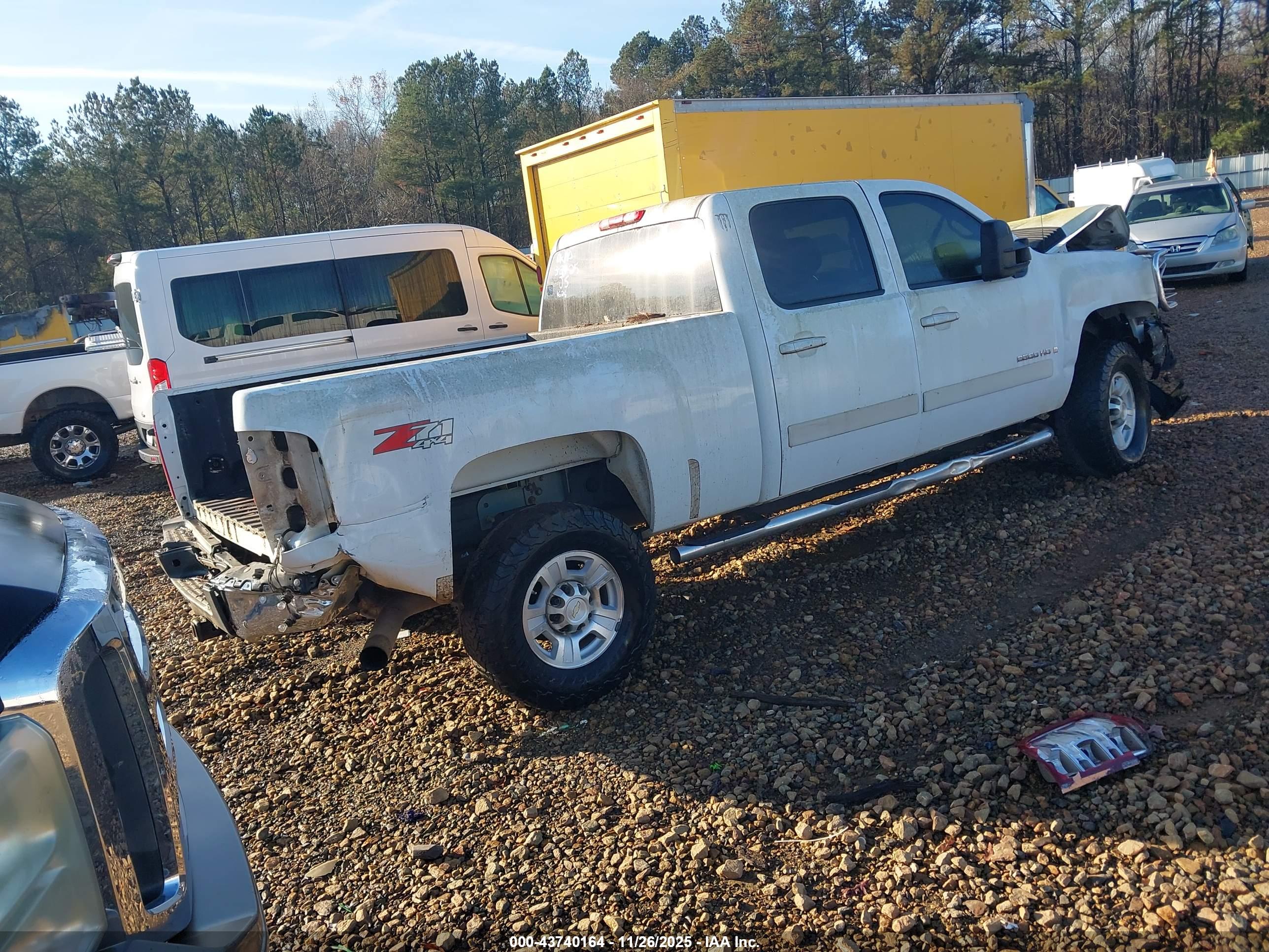 CHEVROLET SILVERADO image 4