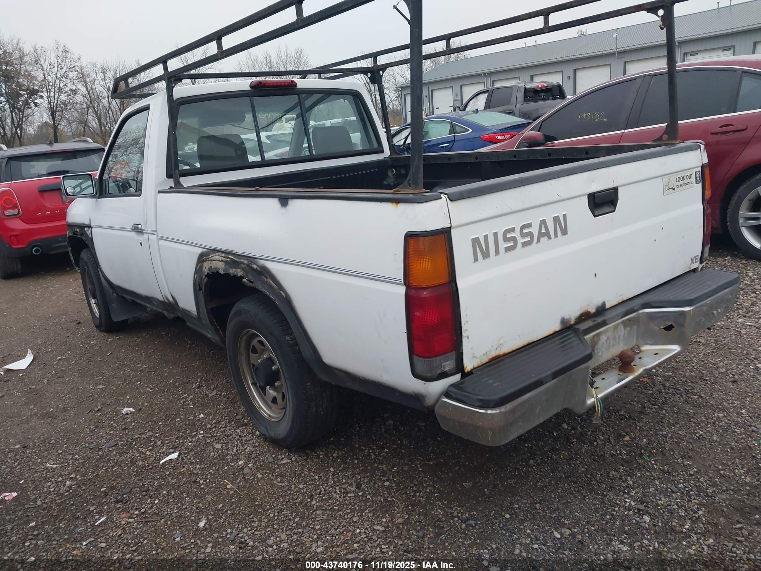 NISSAN TRUCK image 3