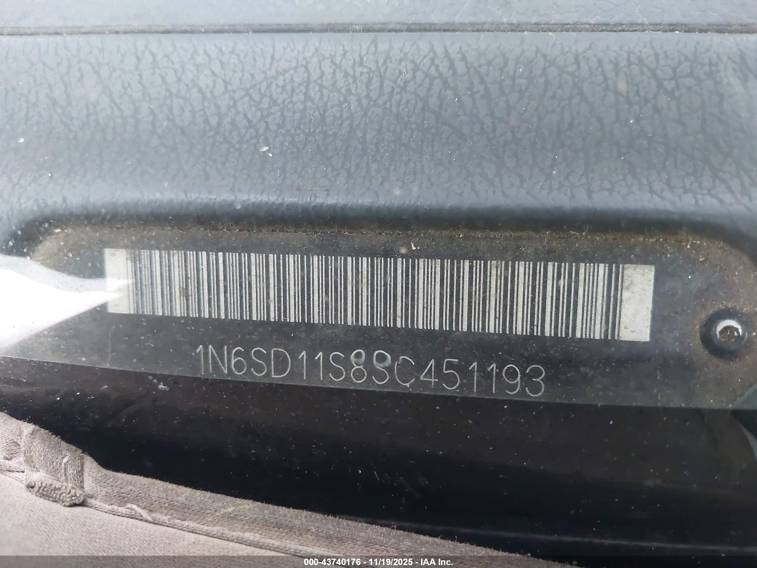 NISSAN TRUCK image 9
