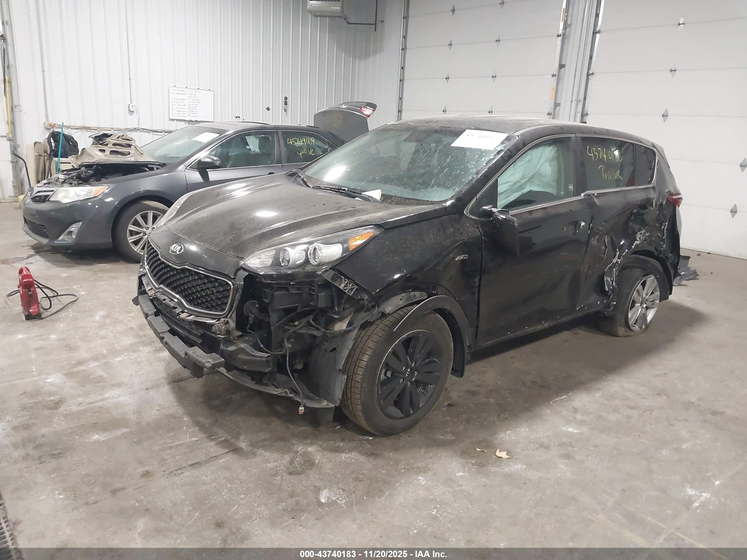 KIA SPORTAGE image 2