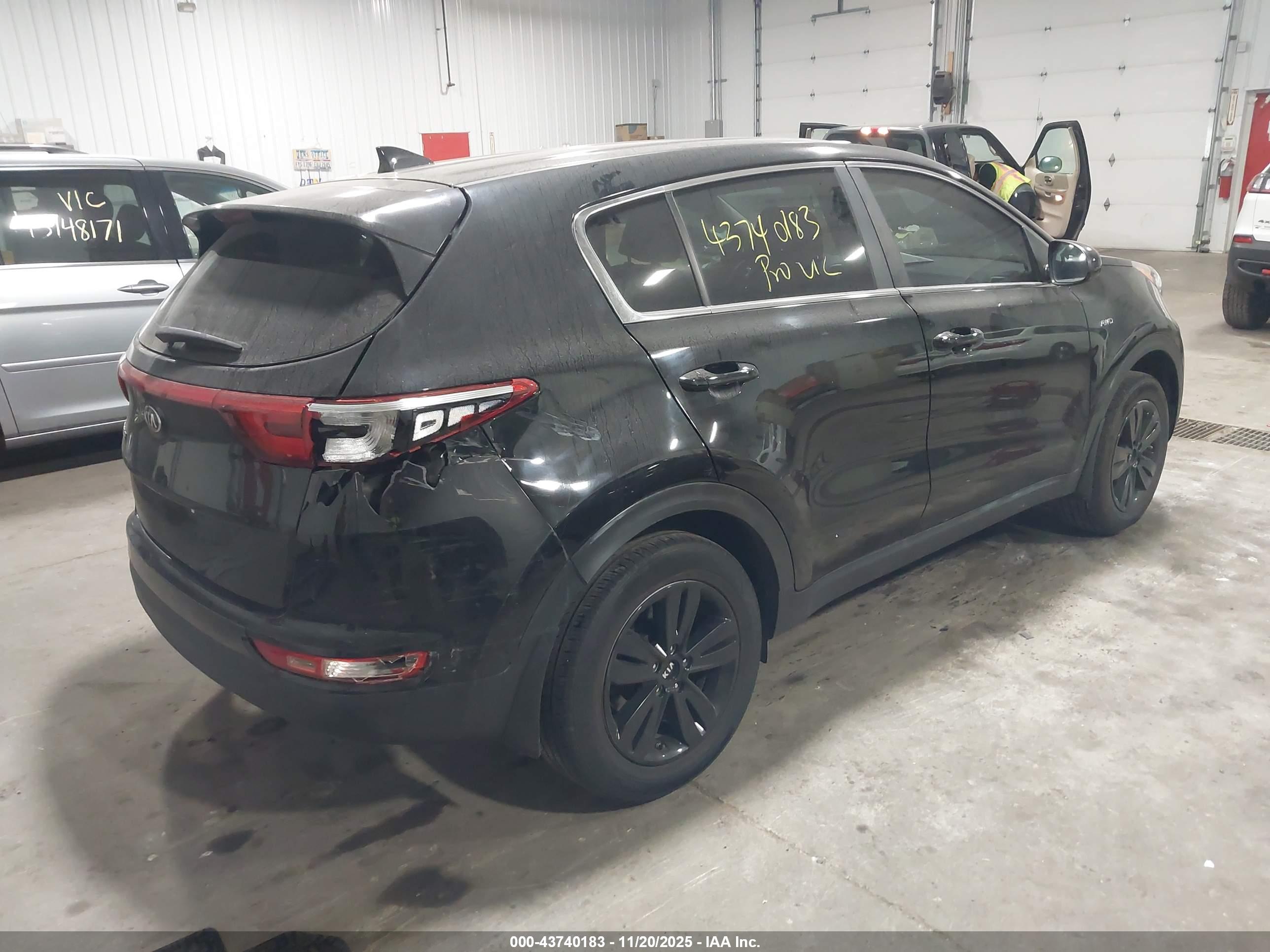 KIA SPORTAGE image 4