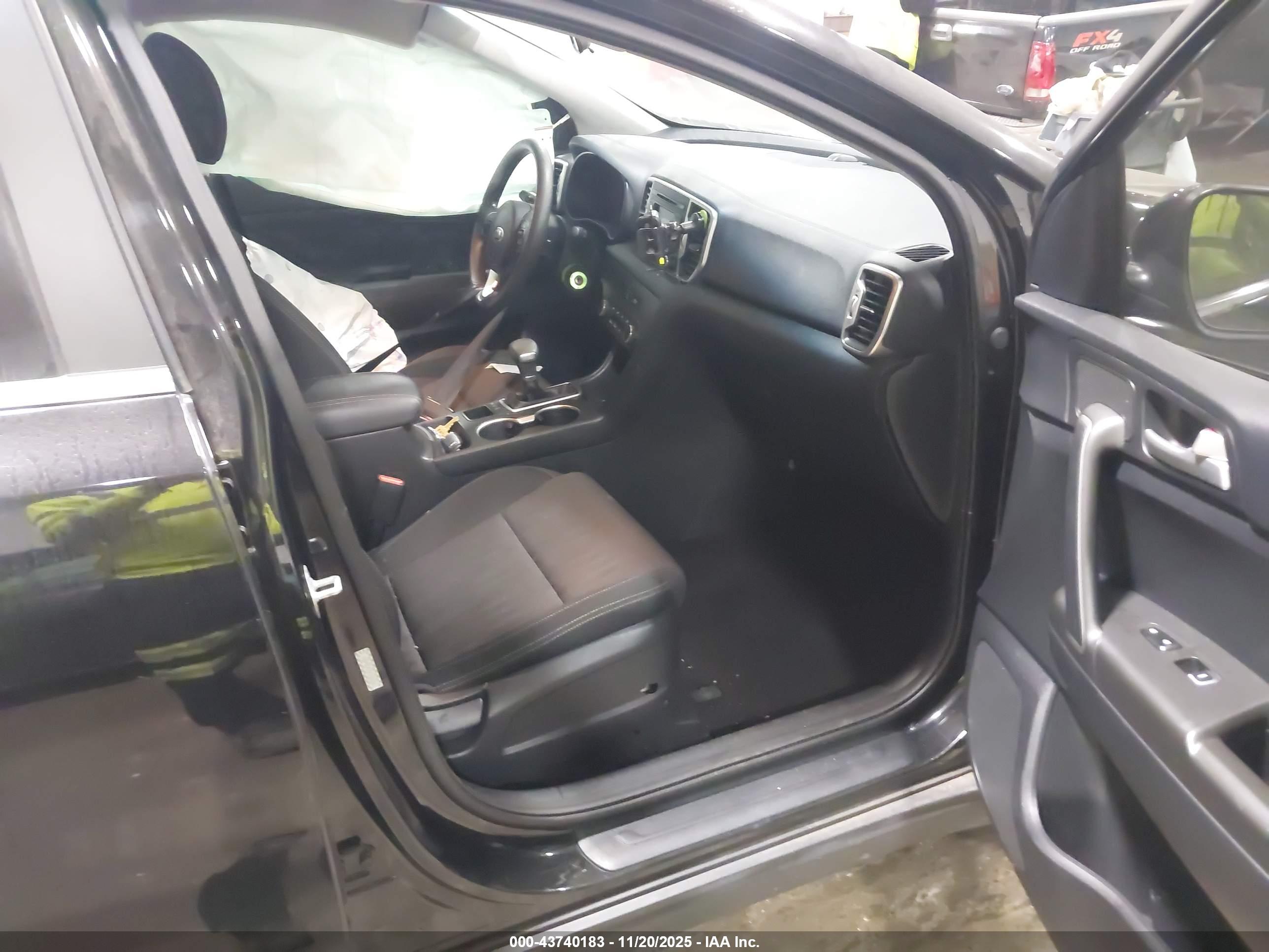 KIA SPORTAGE image 5