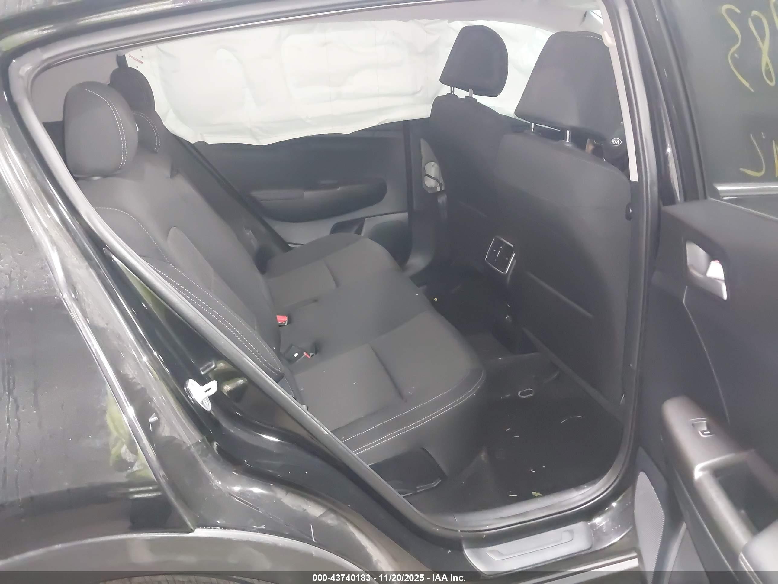KIA SPORTAGE image 8