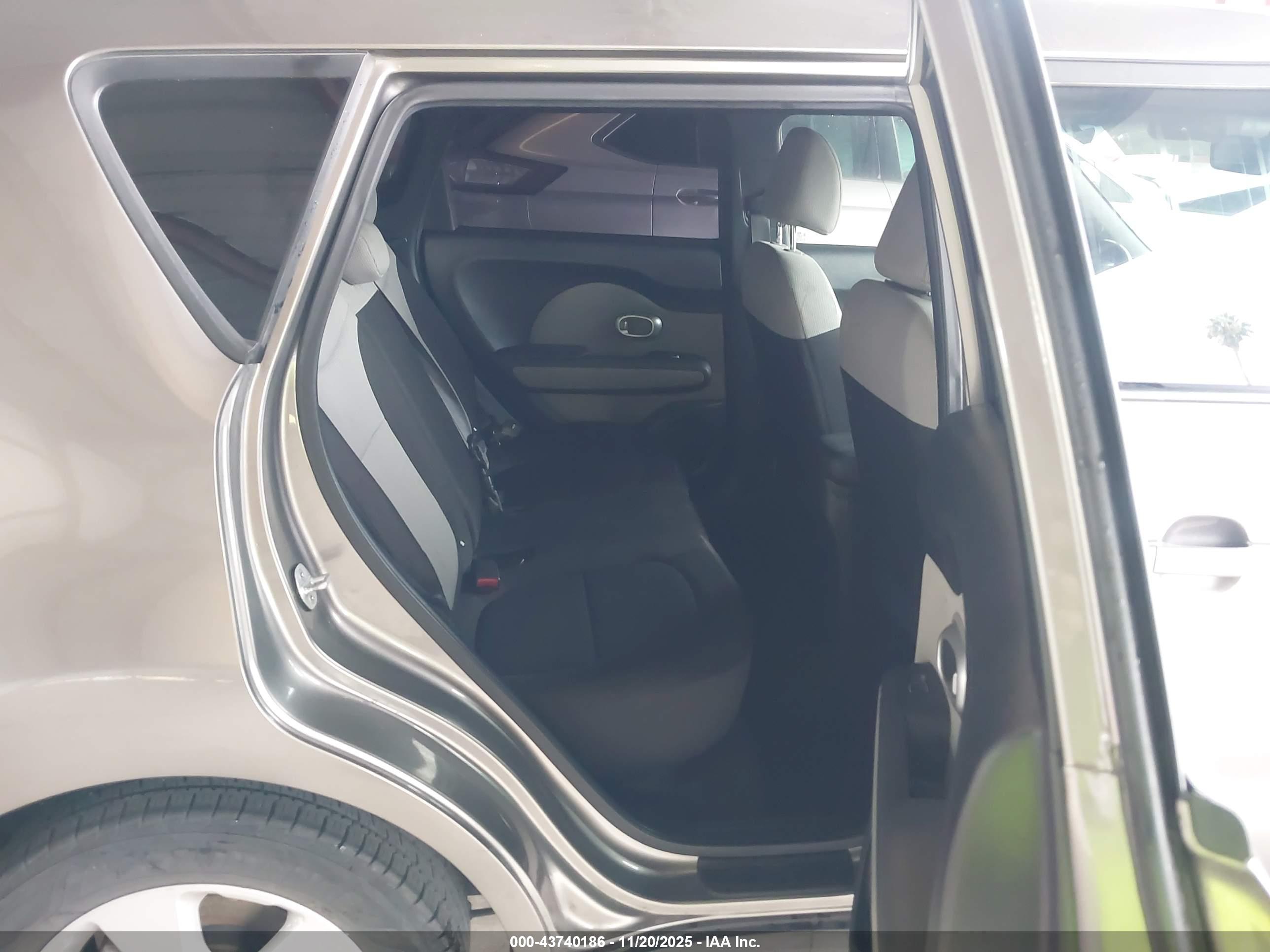 KIA SOUL image 8