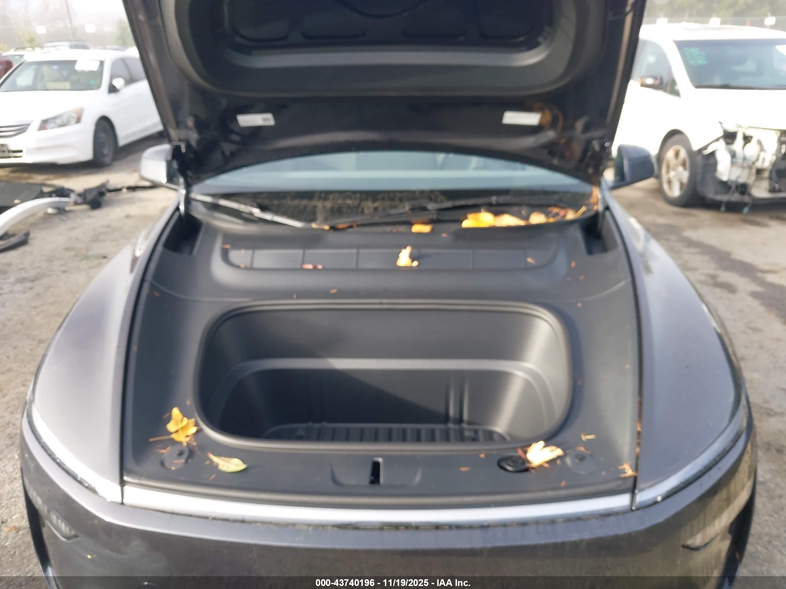 TESLA MODEL image 10