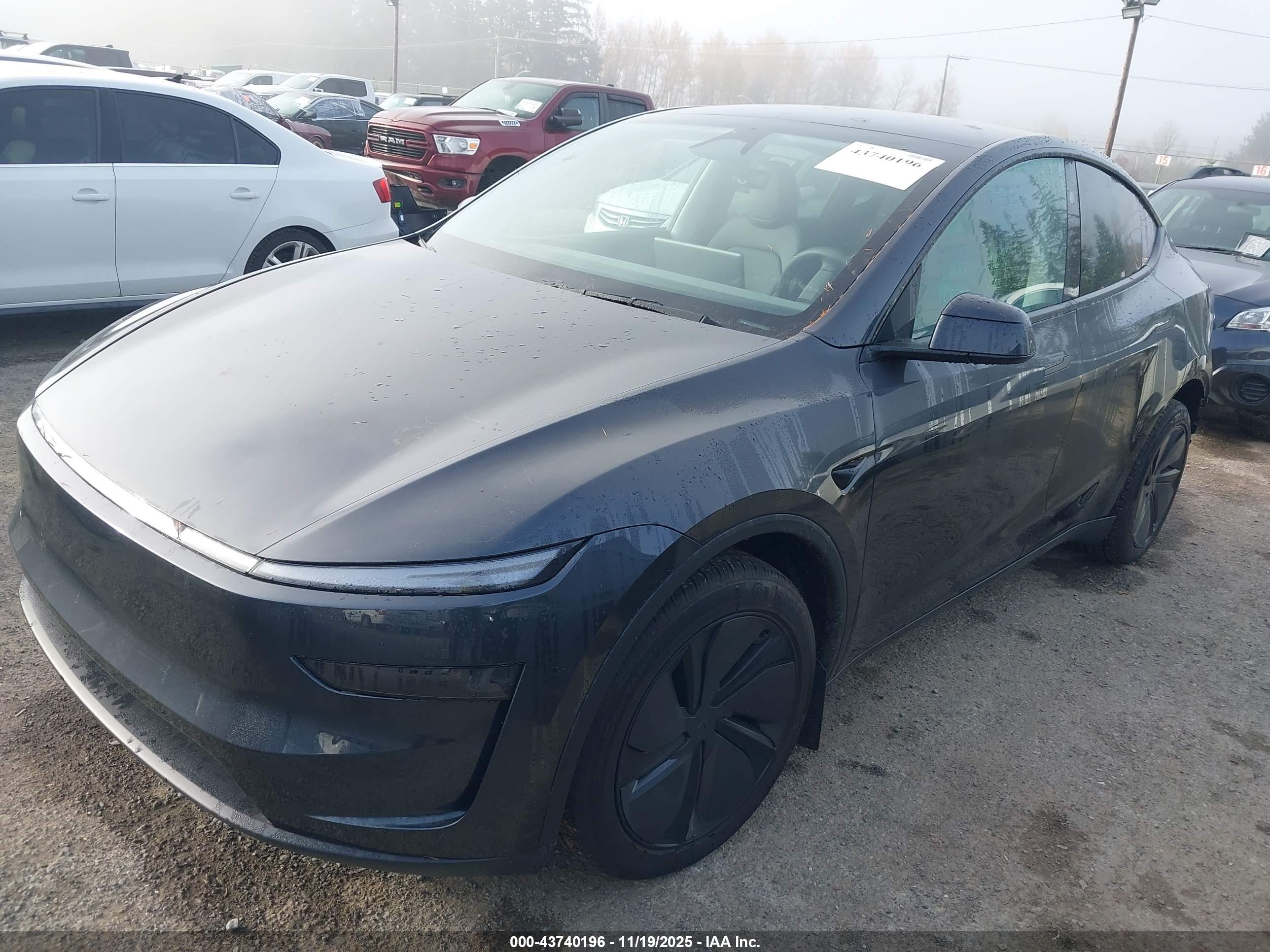 TESLA MODEL image 2