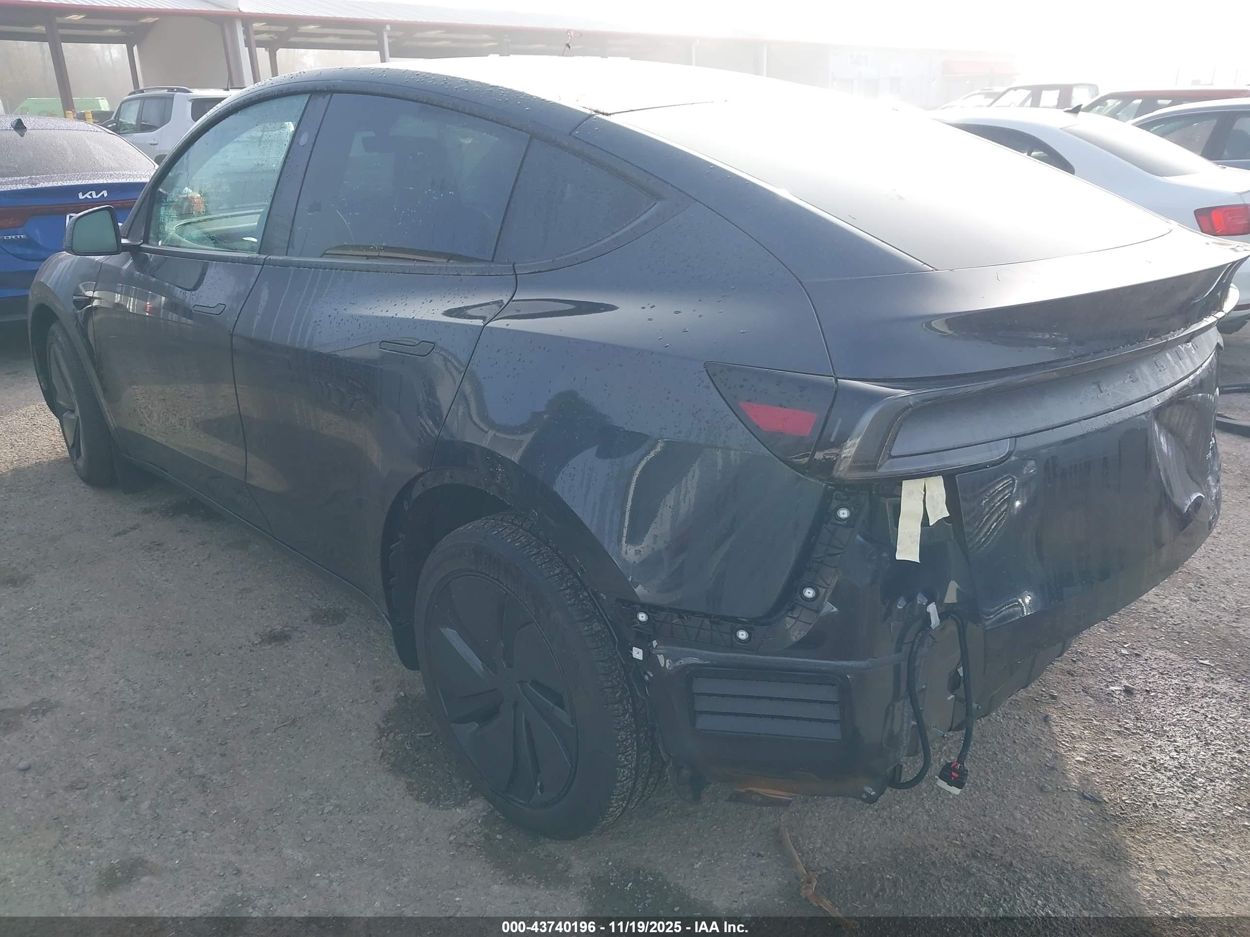 TESLA MODEL image 3