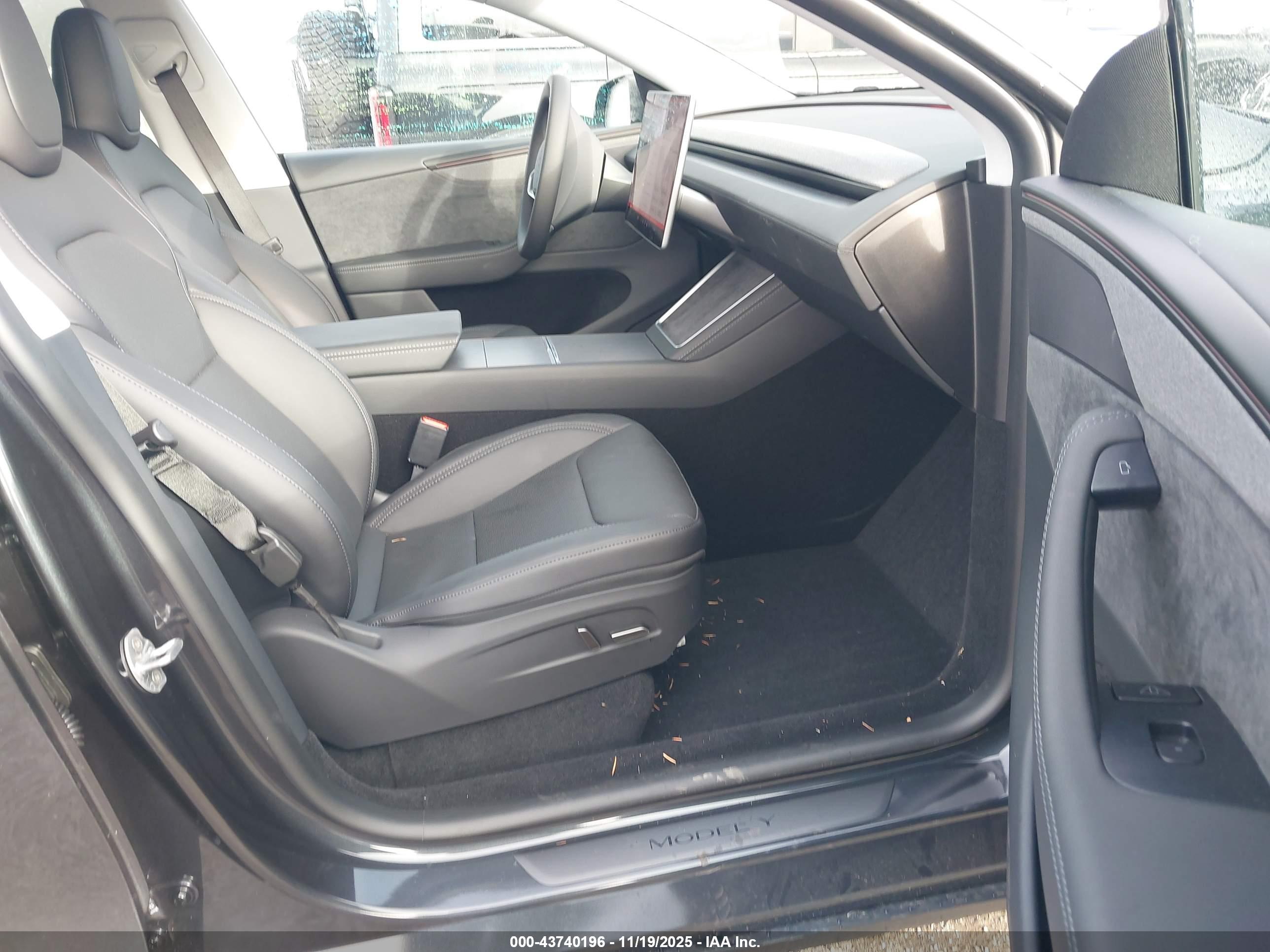 TESLA MODEL image 5