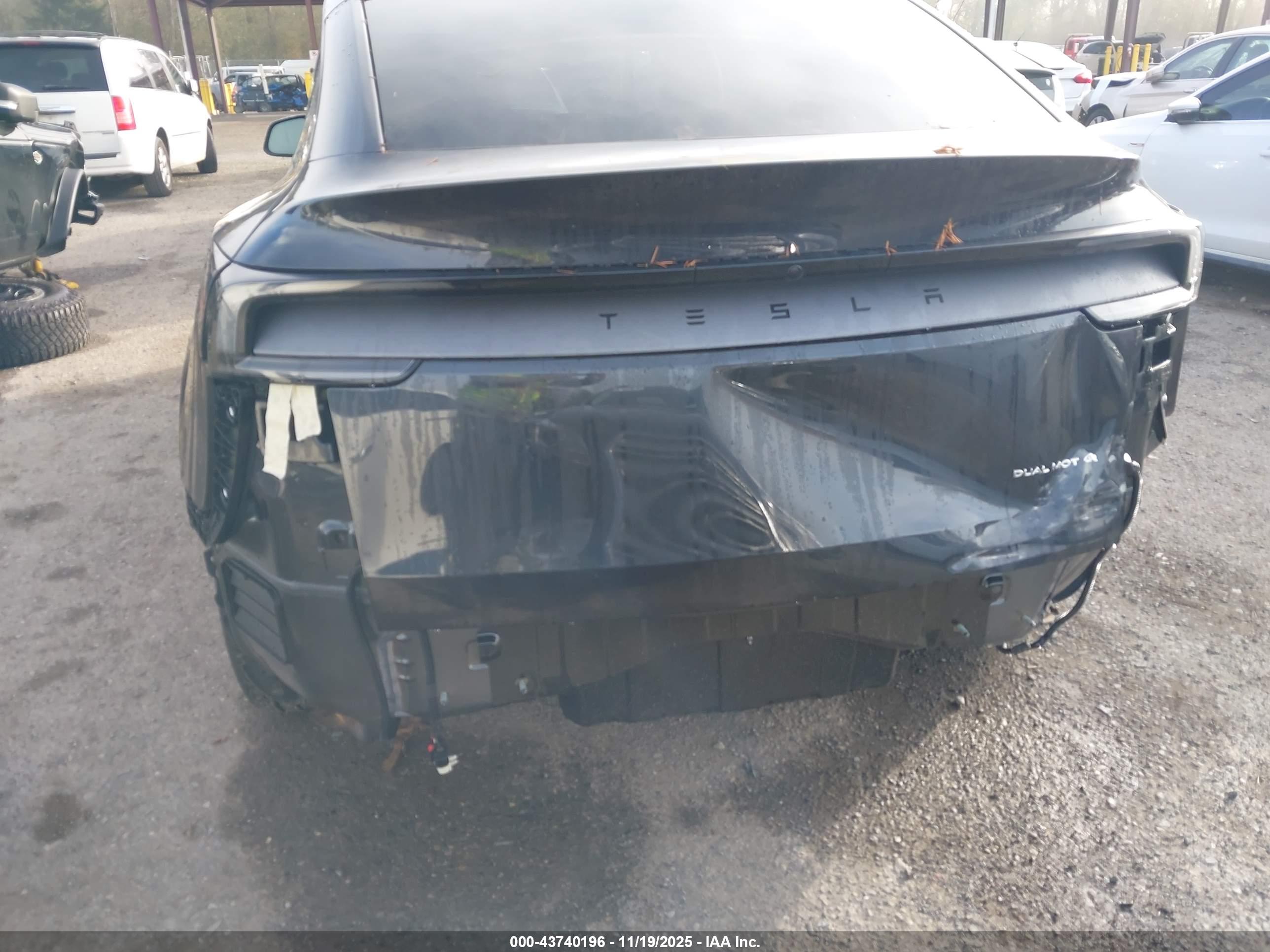 TESLA MODEL image 6