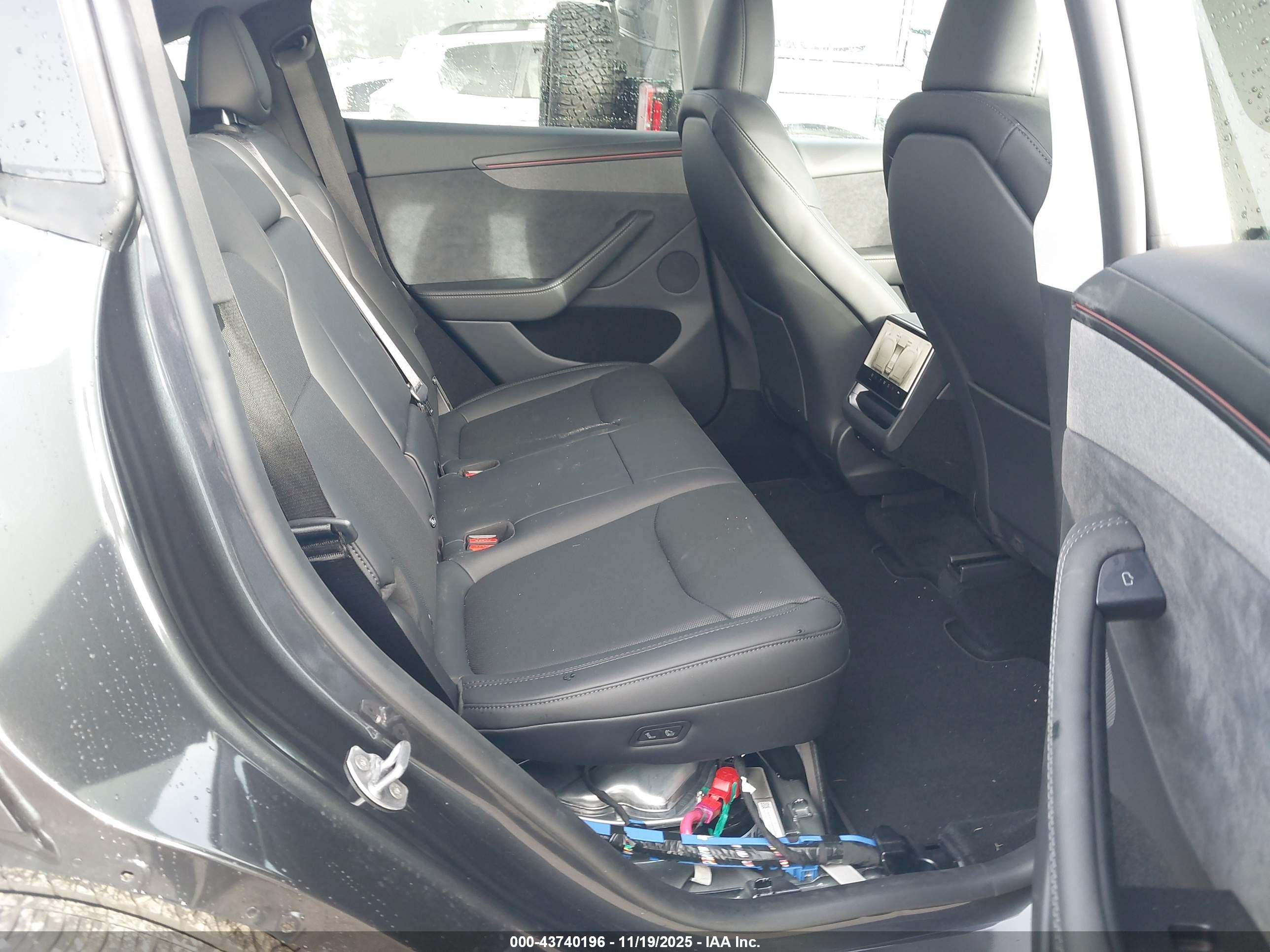 TESLA MODEL image 8