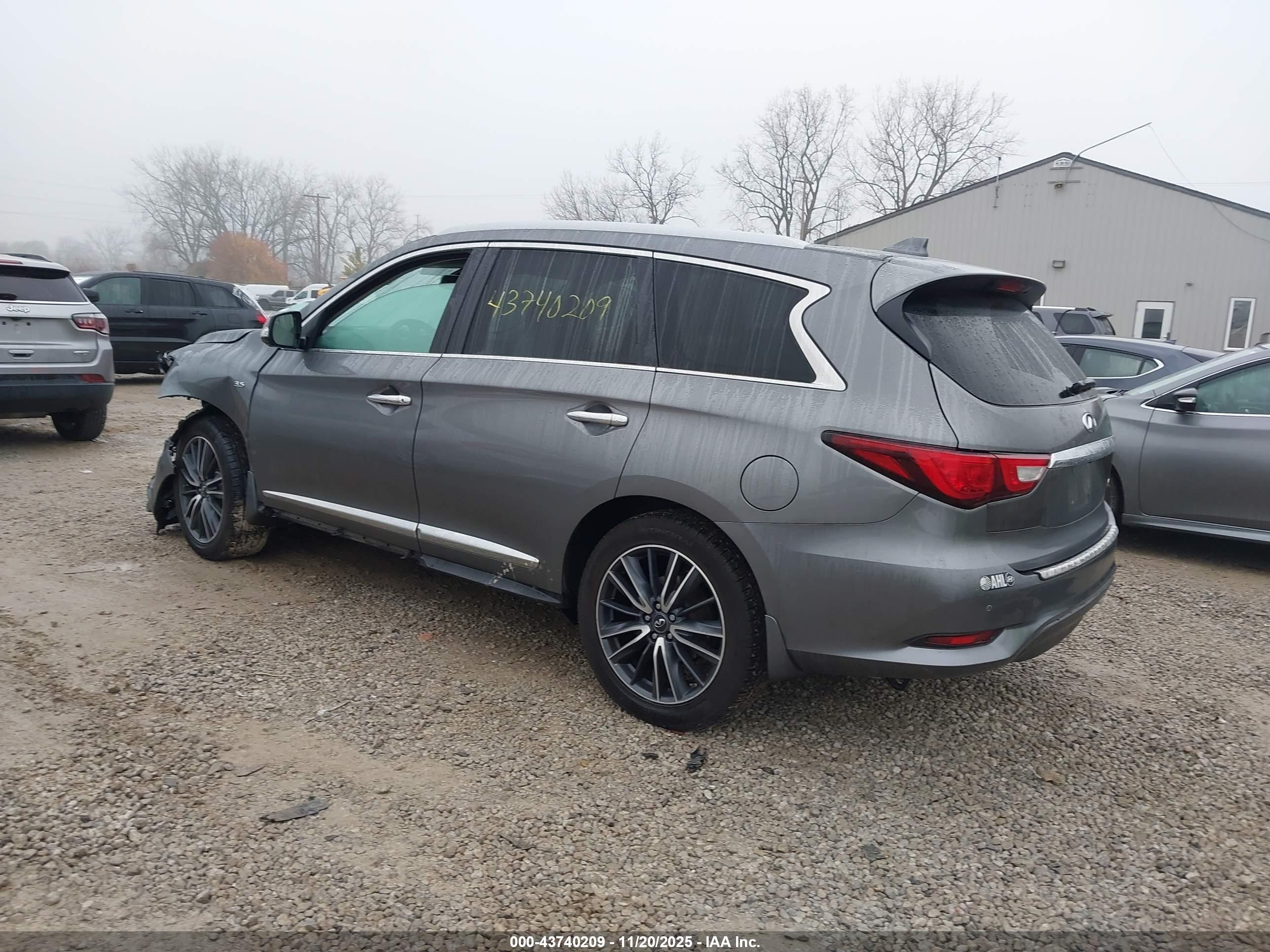 INFINITI QX60 image 3
