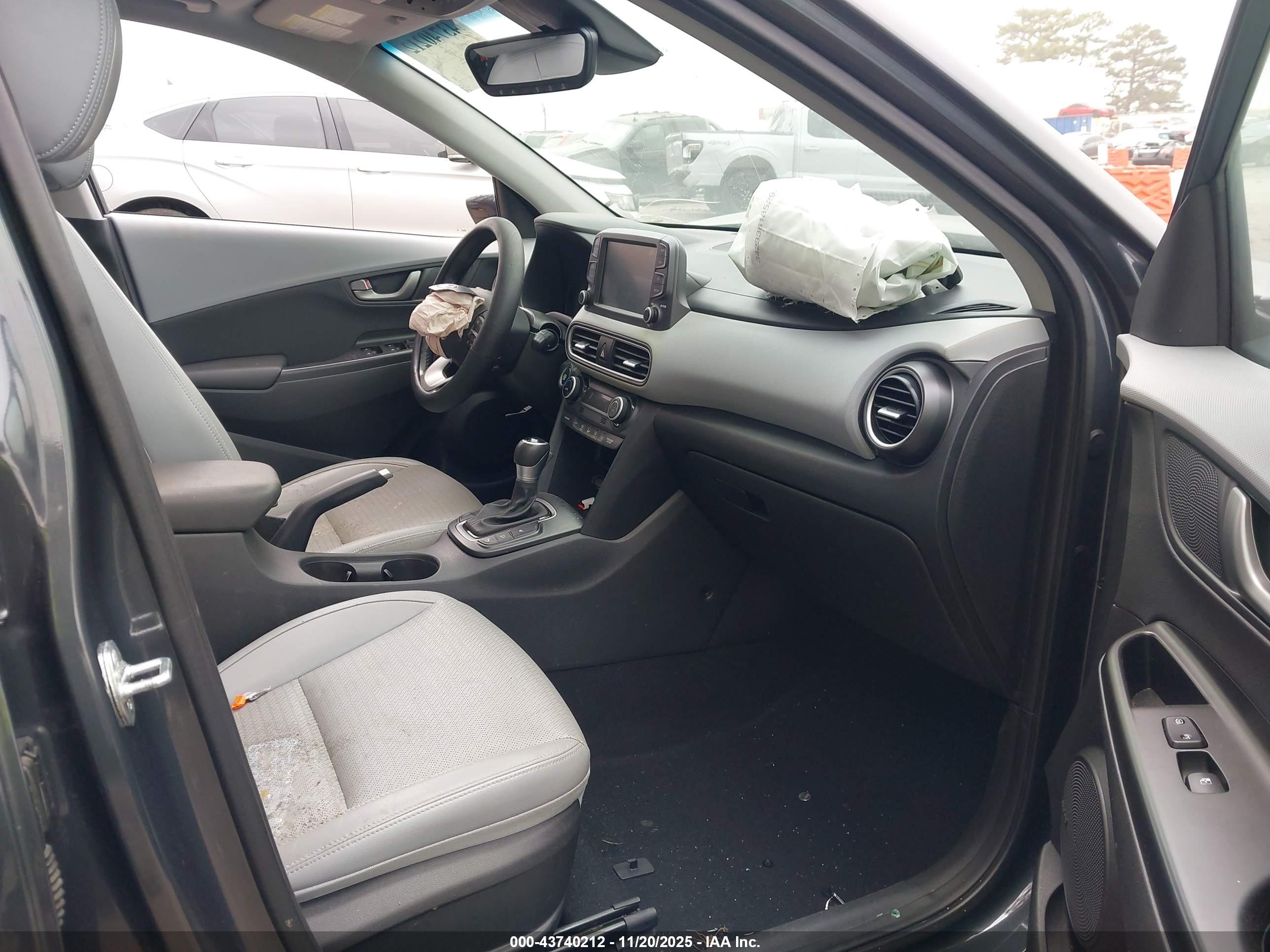 HYUNDAI KONA image 5