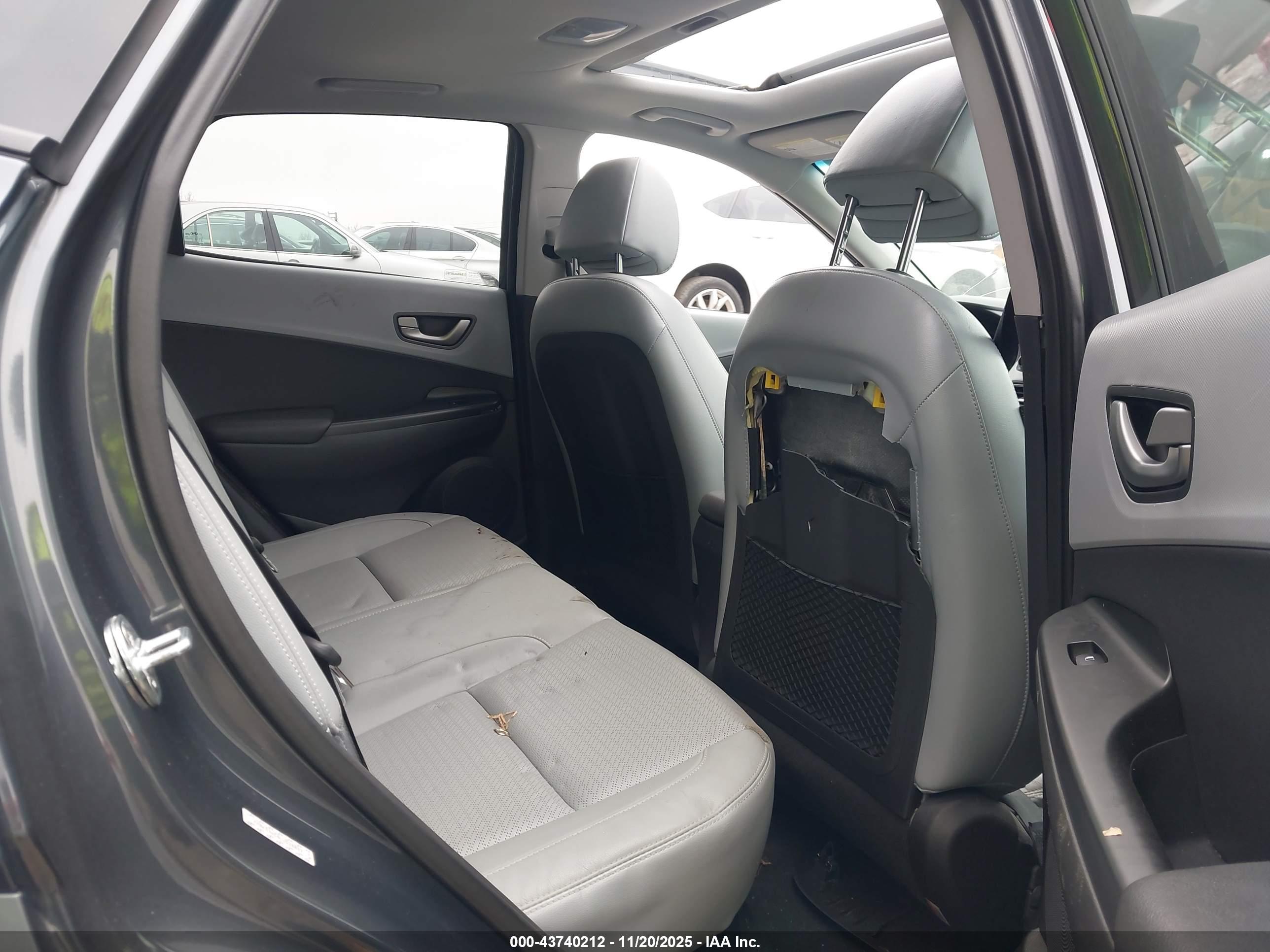 HYUNDAI KONA image 8