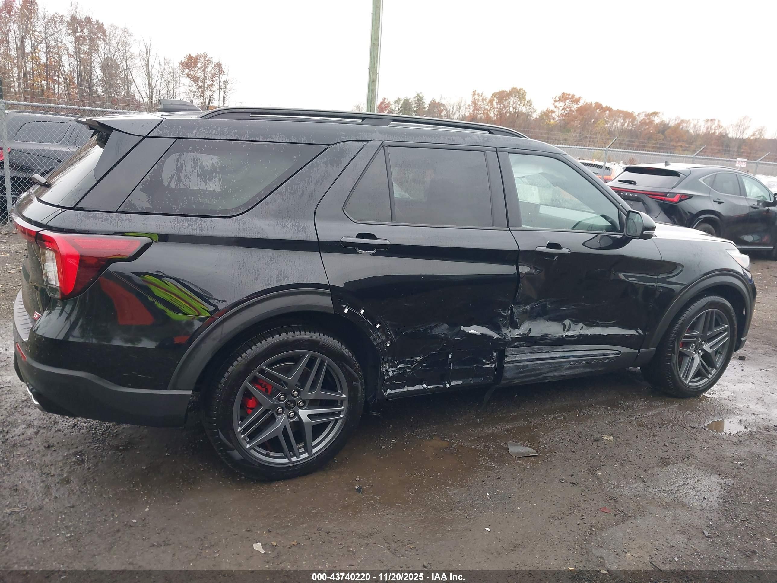 FORD EXPLORER image 6