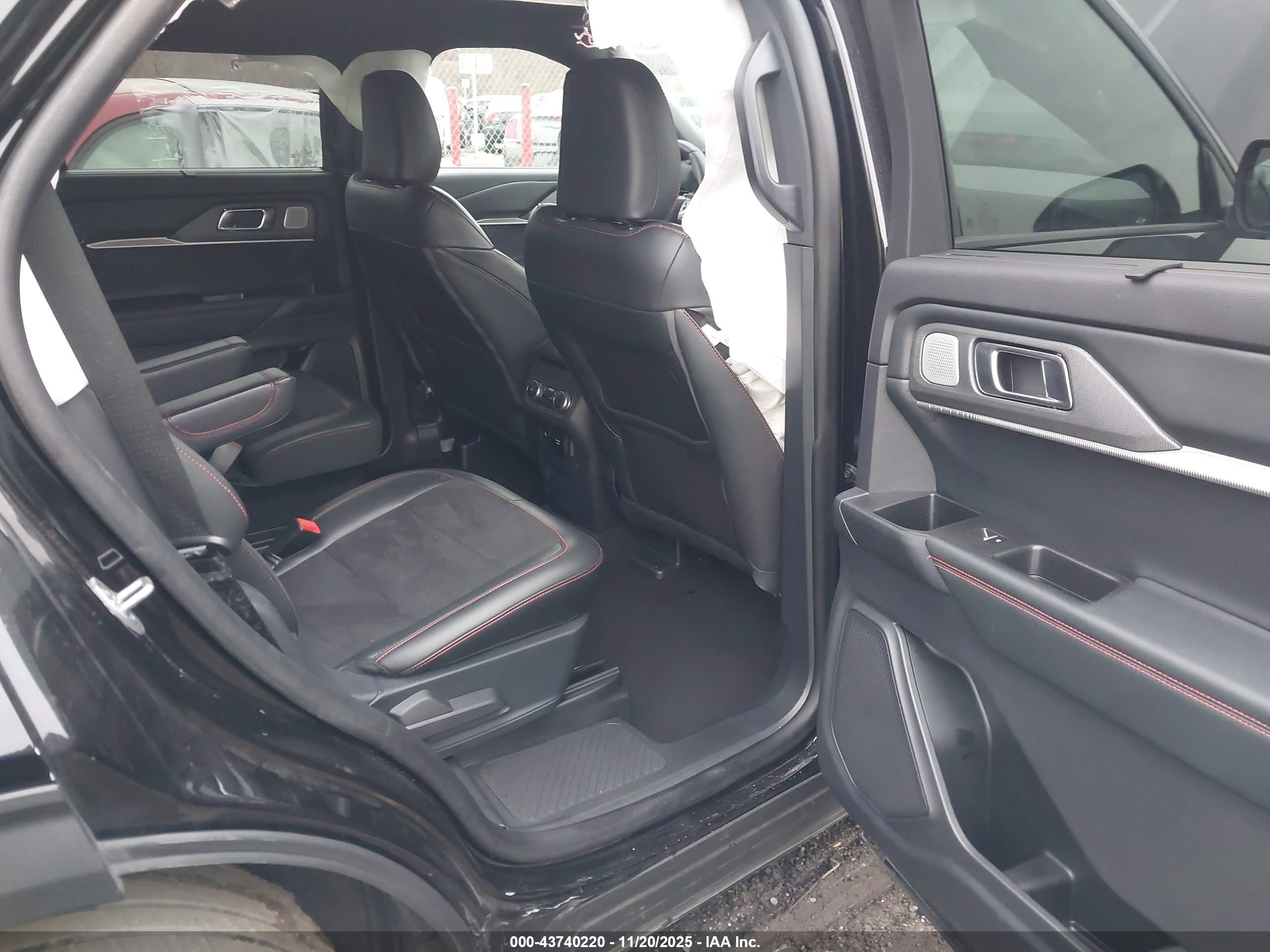 FORD EXPLORER image 8