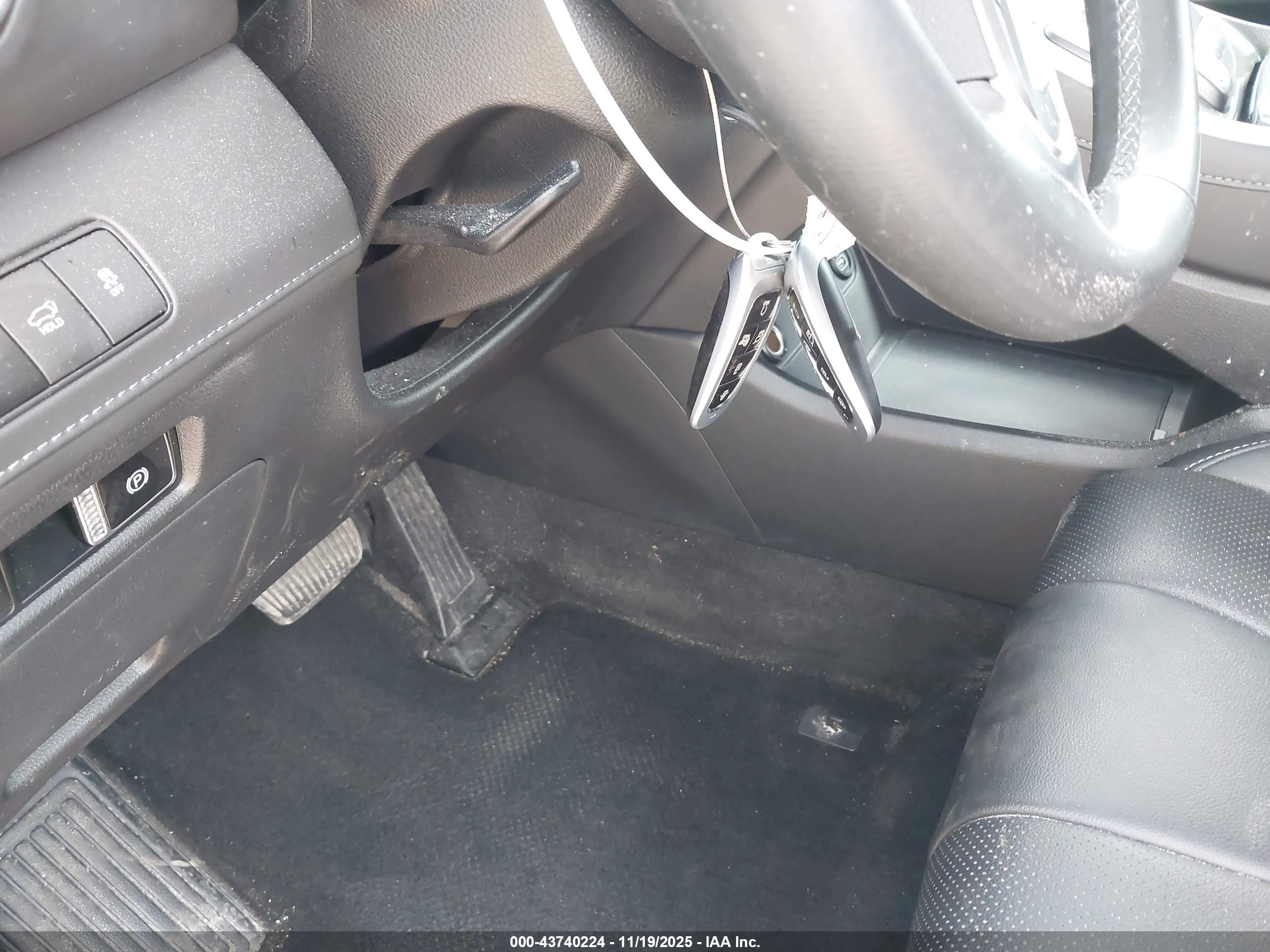 HYUNDAI SANTA image 11