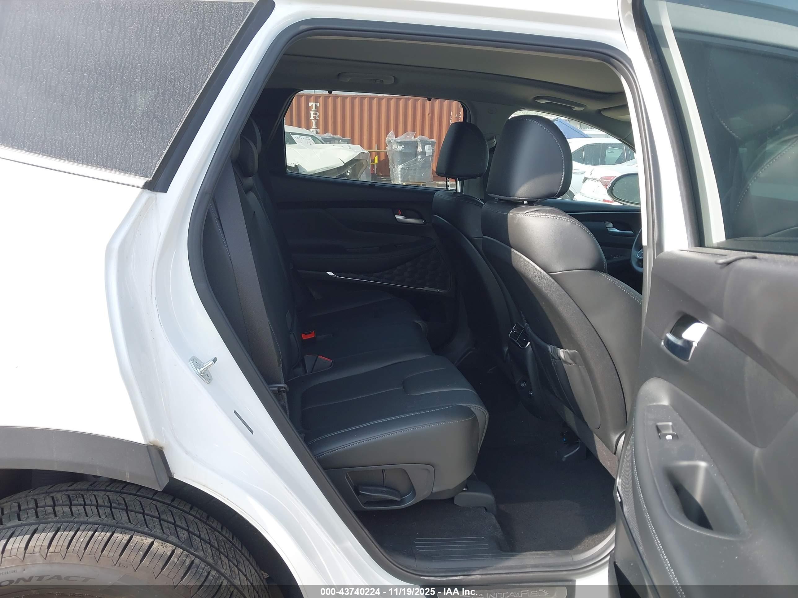 HYUNDAI SANTA image 8