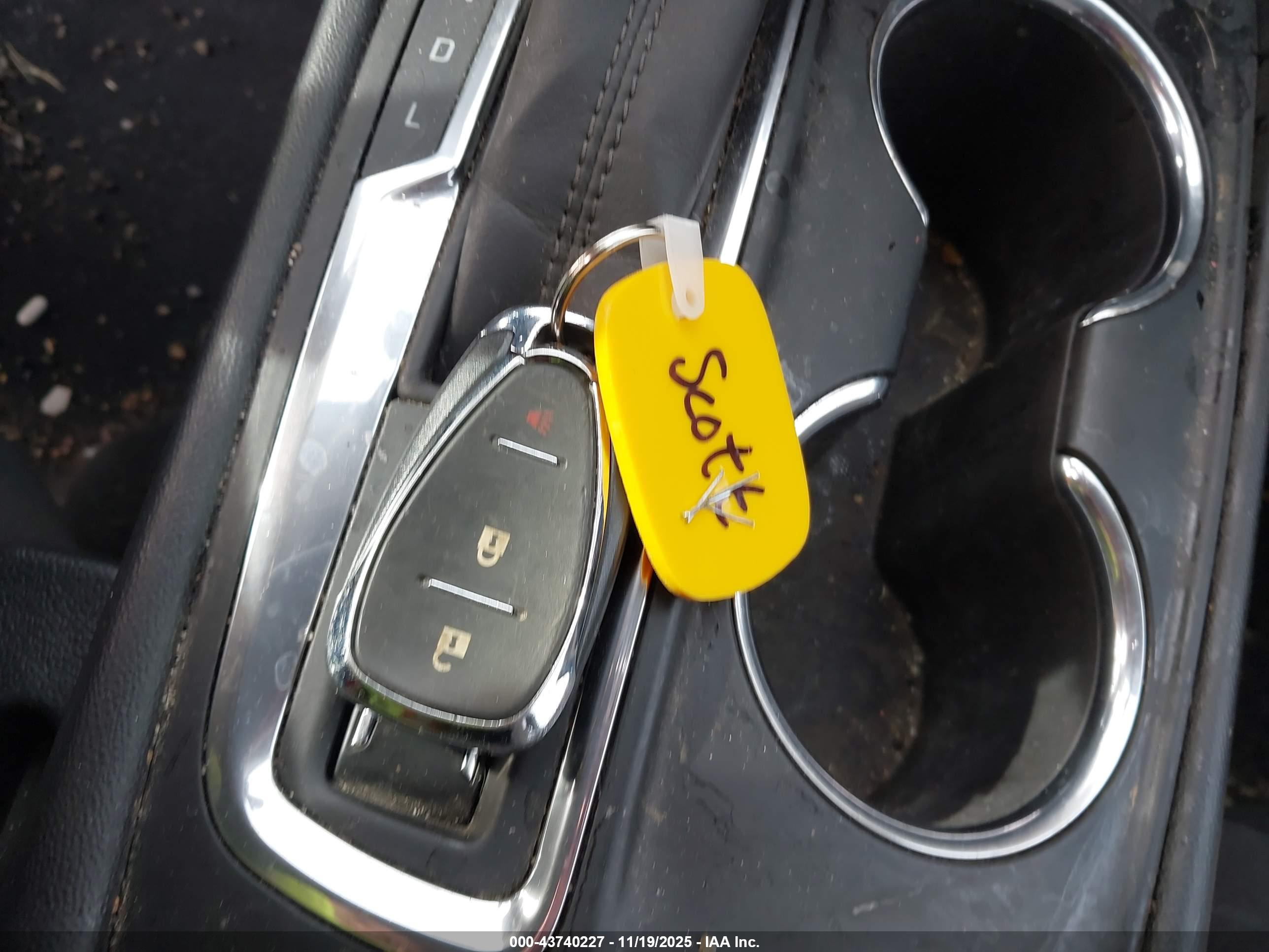 CHEVROLET EQUINOX image 11