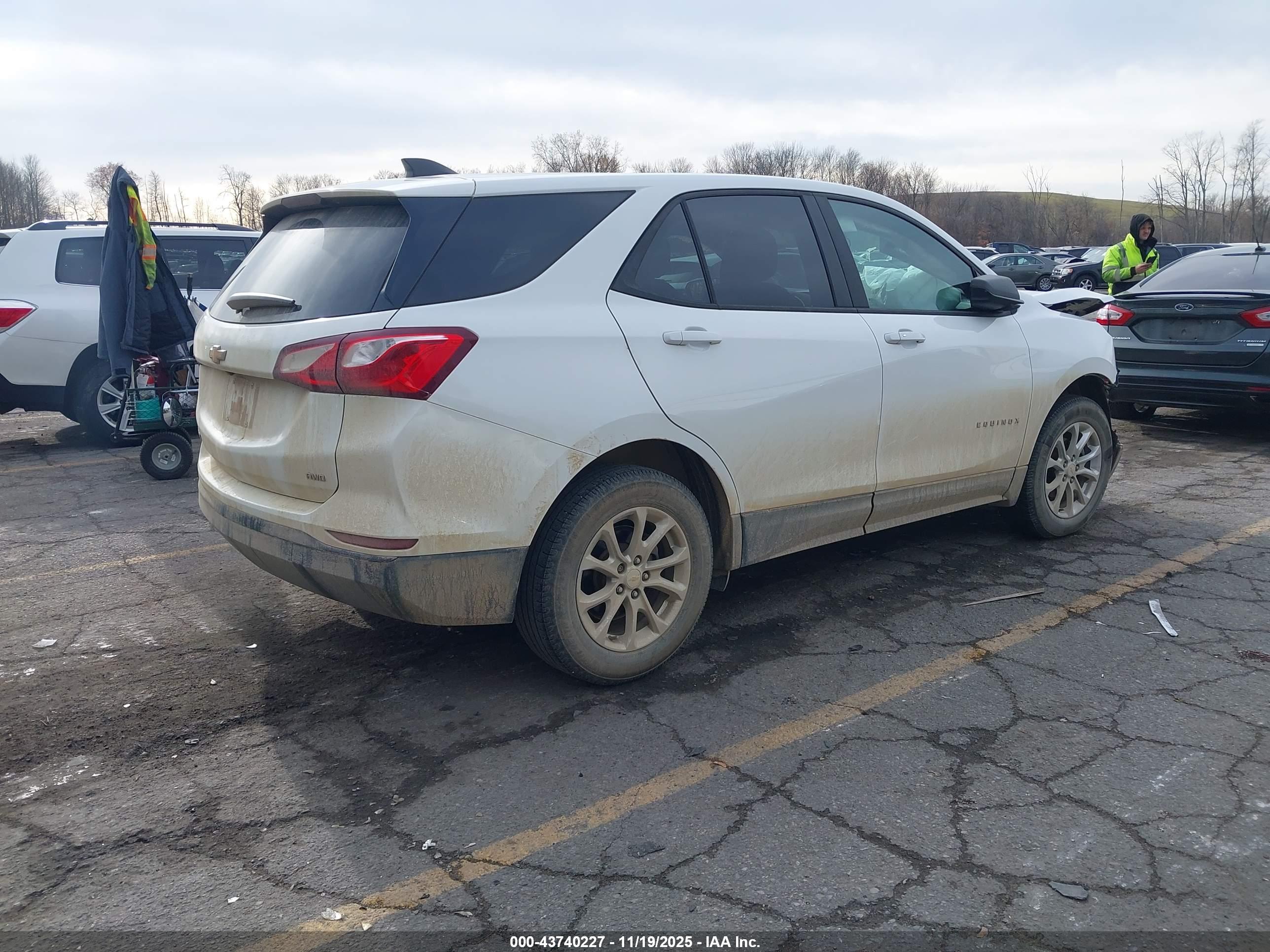 CHEVROLET EQUINOX image 4