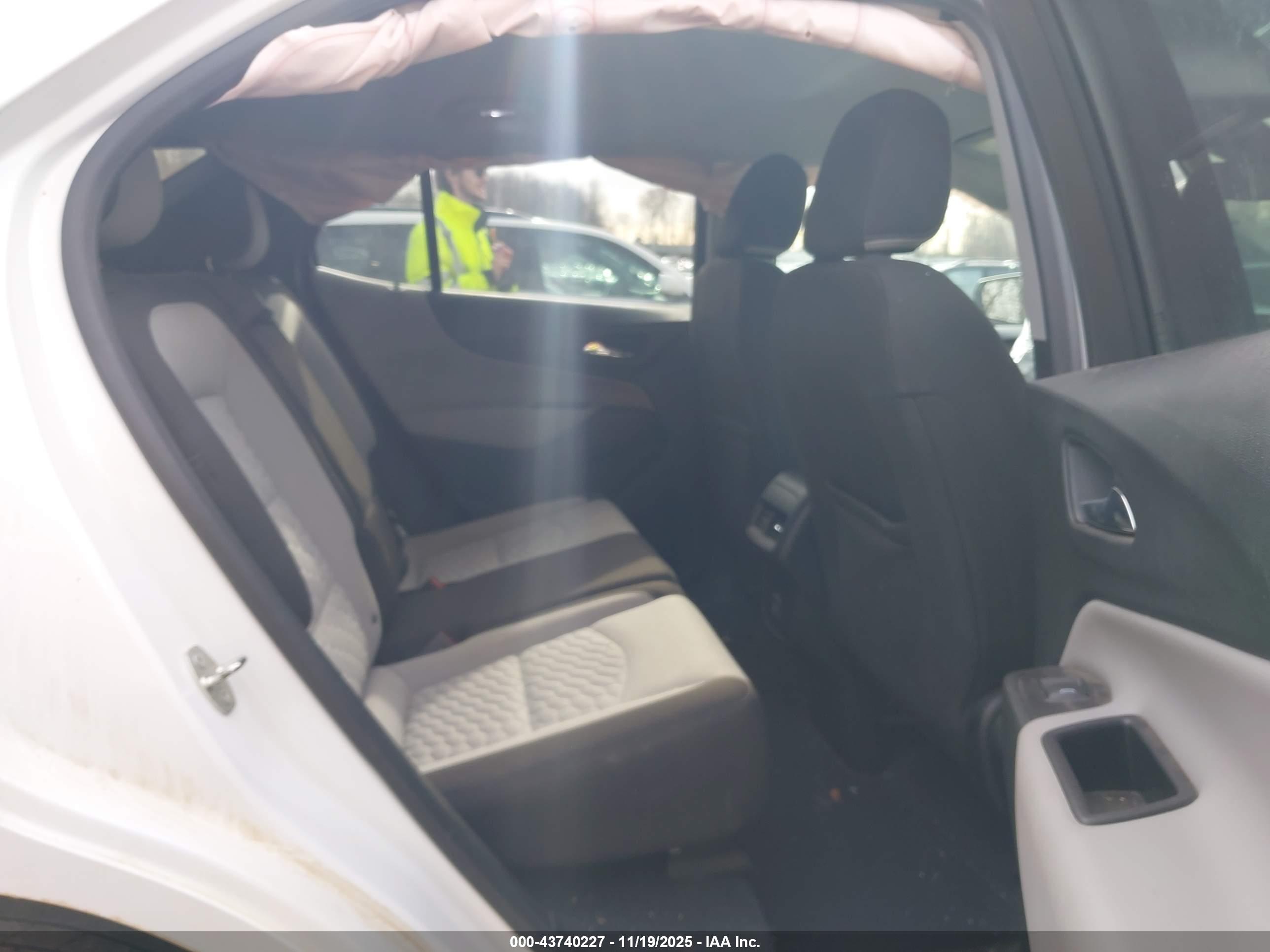 CHEVROLET EQUINOX image 8