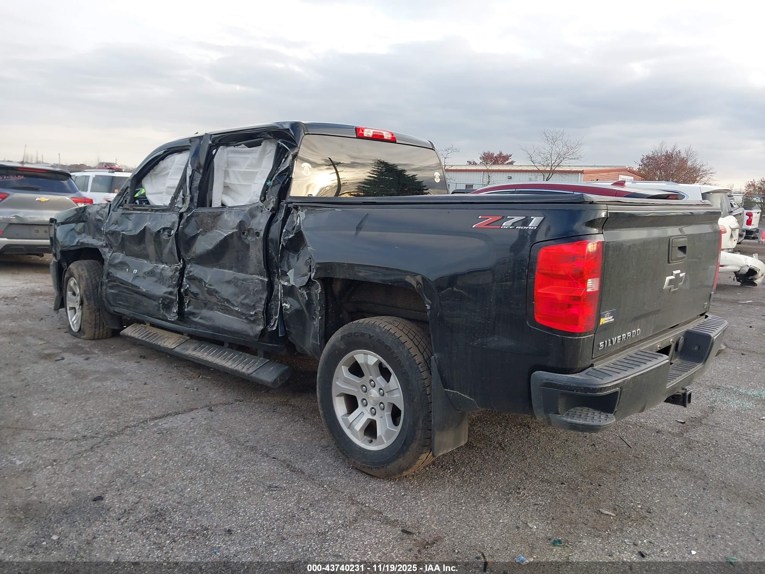 CHEVROLET SILVERADO image 3