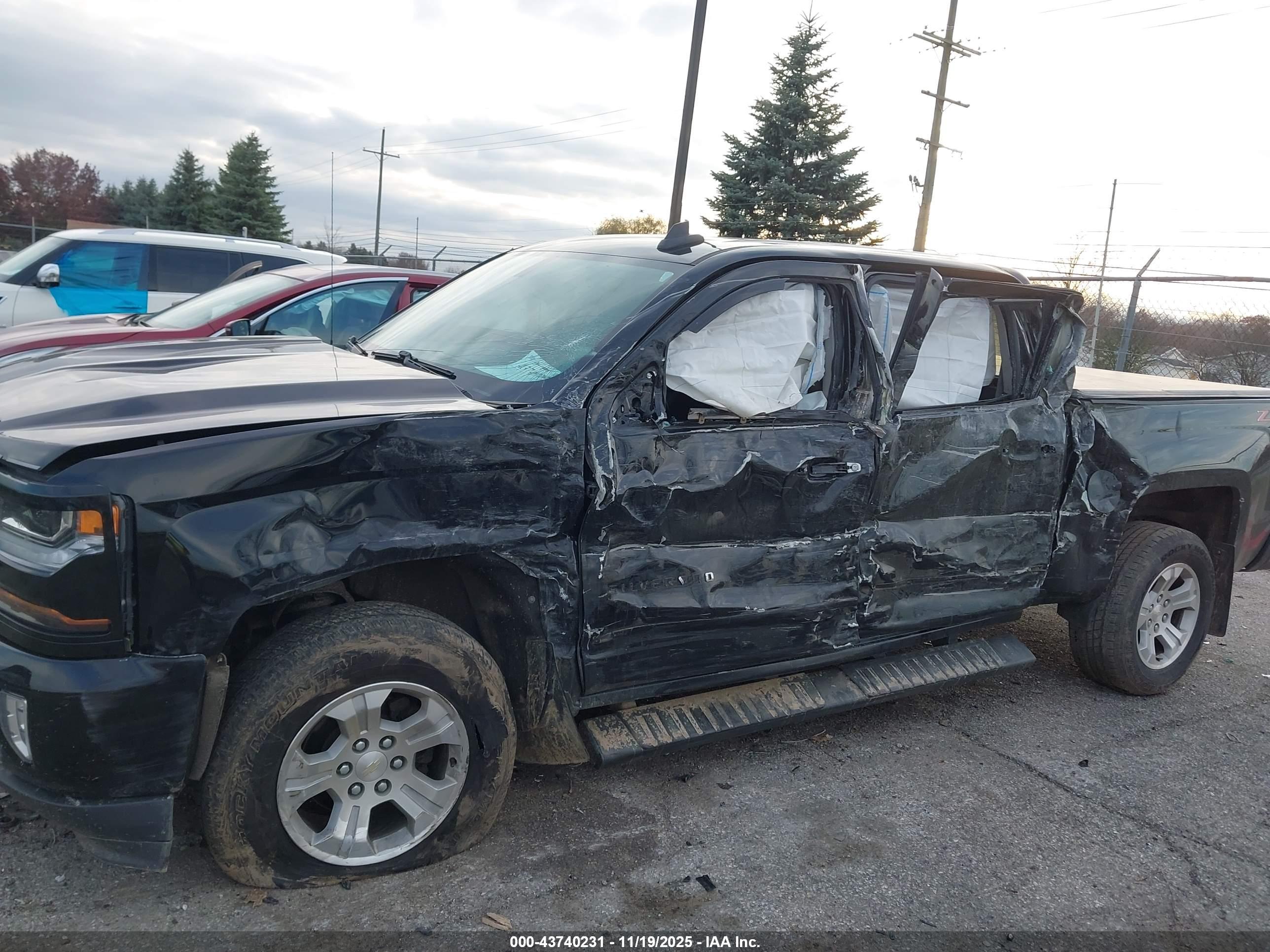 CHEVROLET SILVERADO image 6