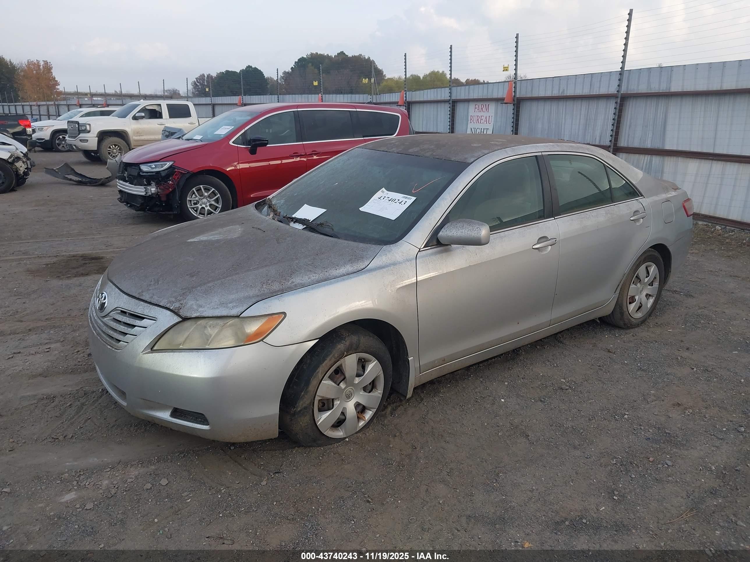 TOYOTA CAMRY image 2