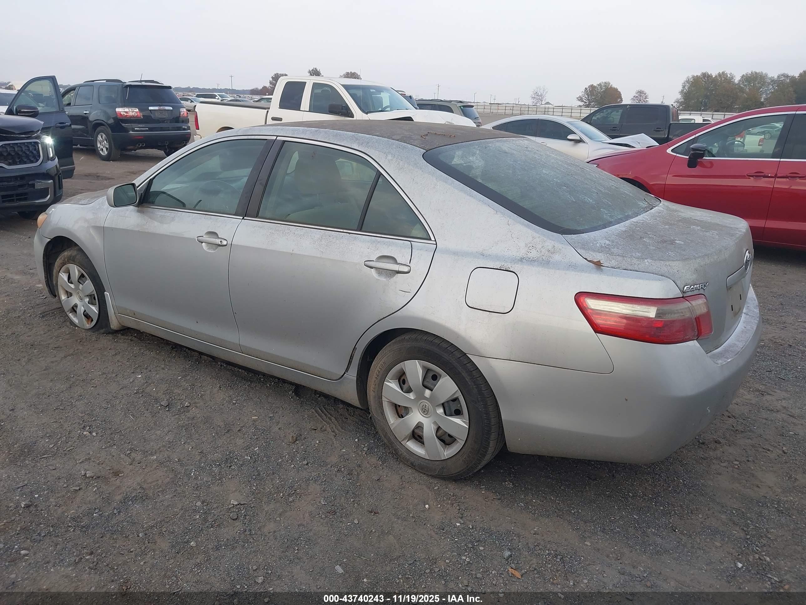 TOYOTA CAMRY image 3