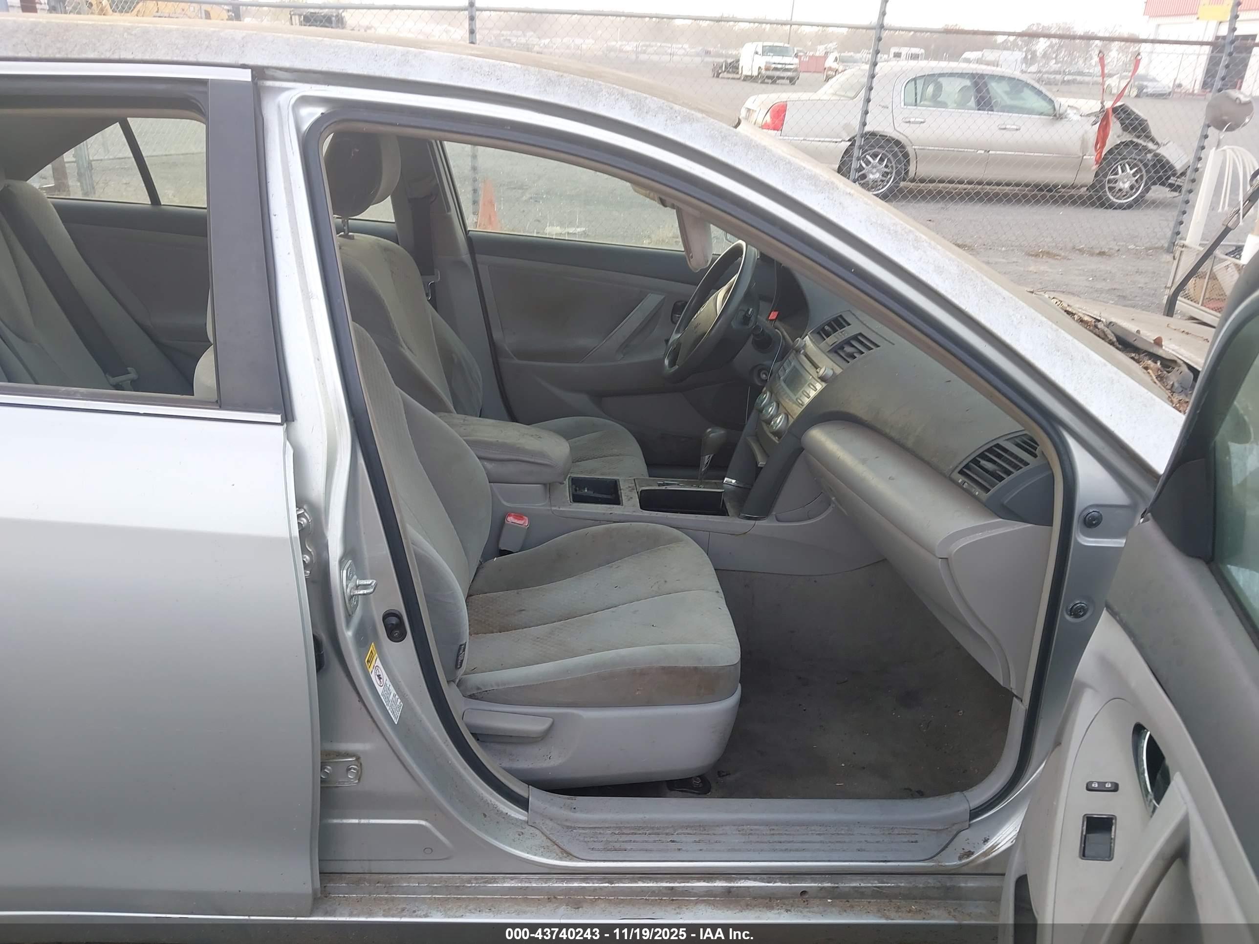 TOYOTA CAMRY image 5