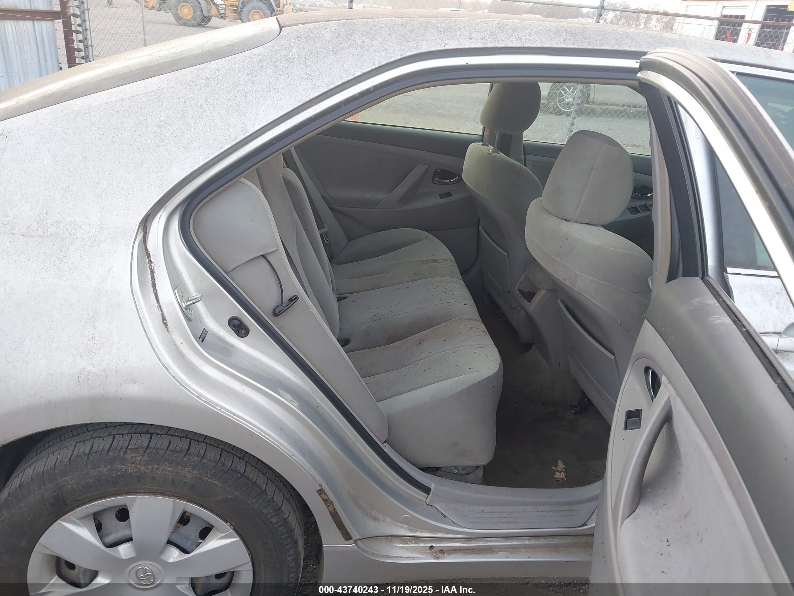 TOYOTA CAMRY image 8