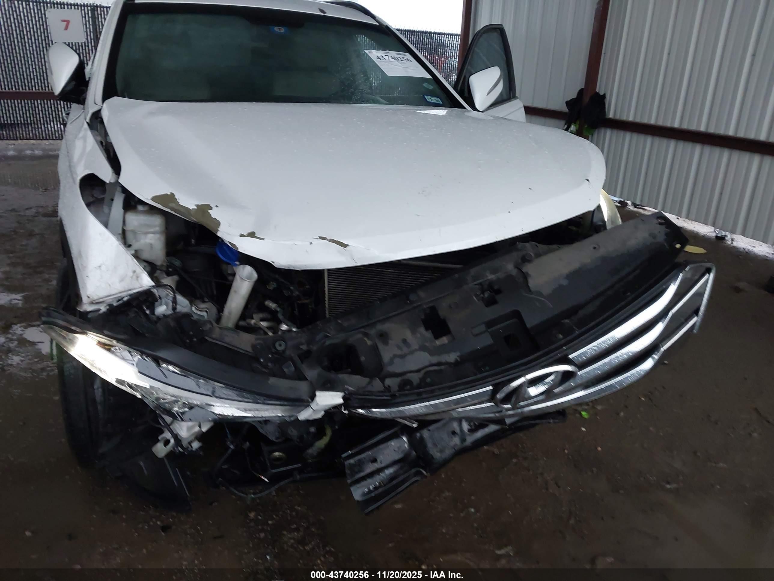 HYUNDAI SANTA image 6