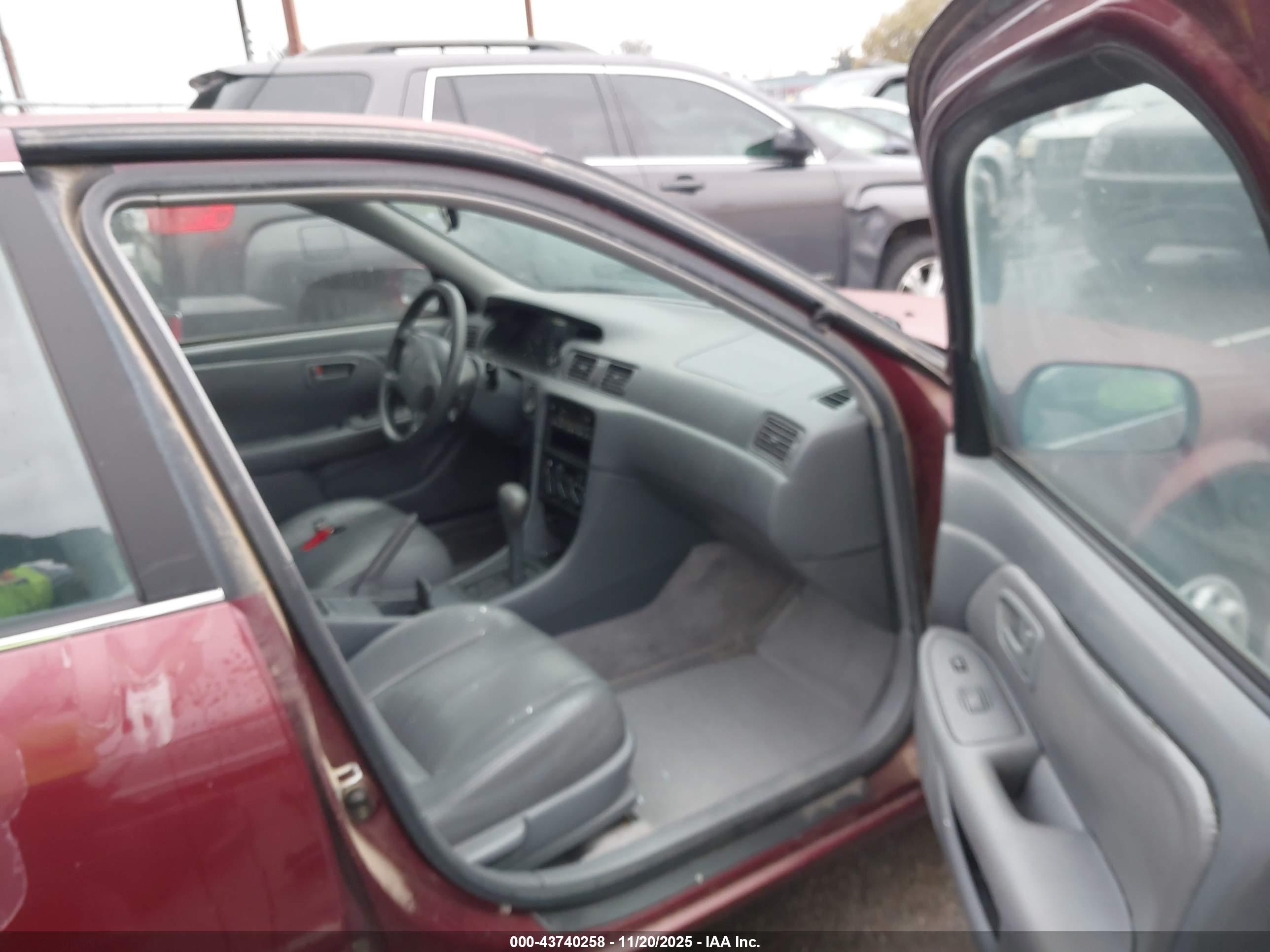 TOYOTA CAMRY image 5